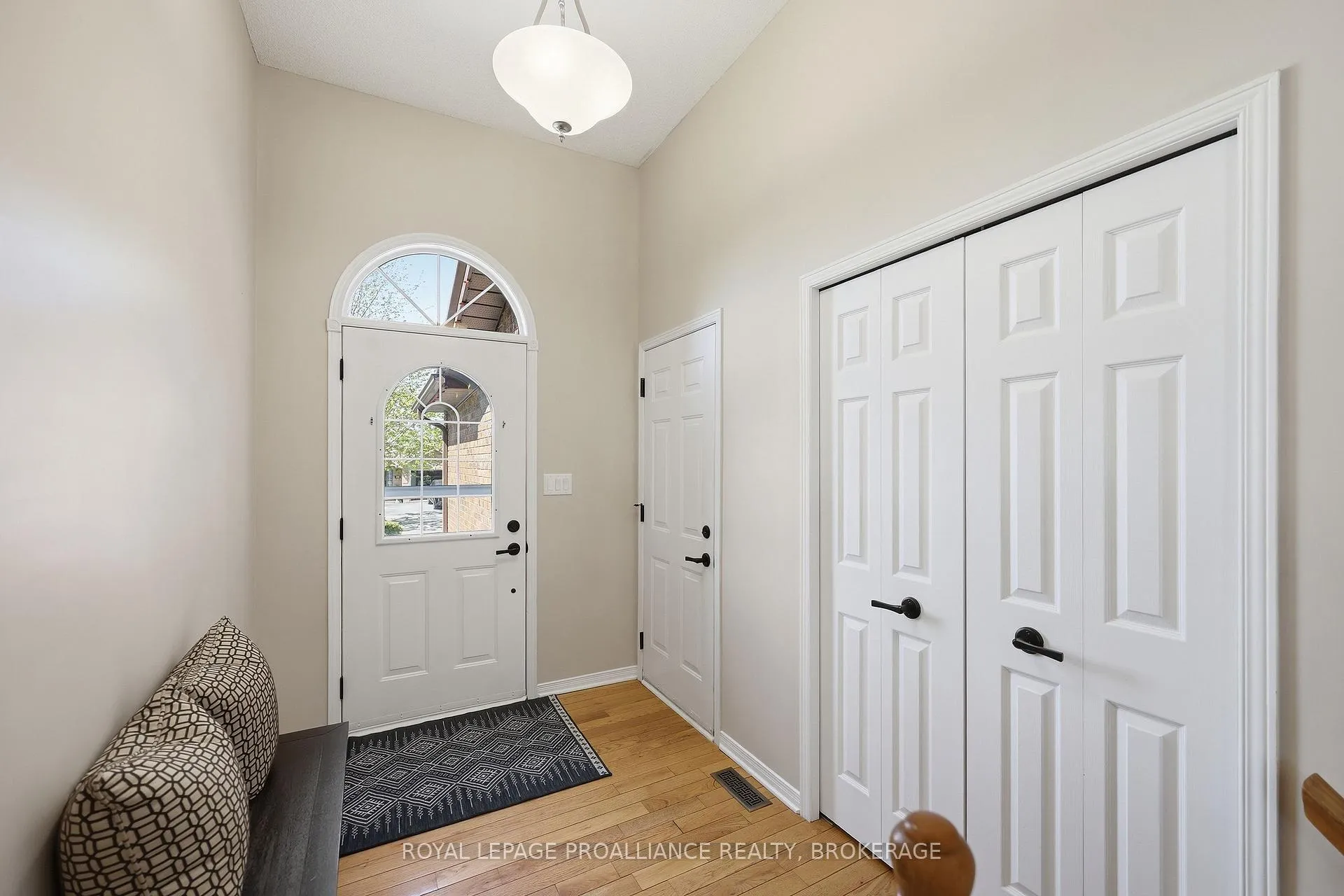 Photo 3 of 1380 Fisher Crescent, Kingston, City Southwest — HOMEH