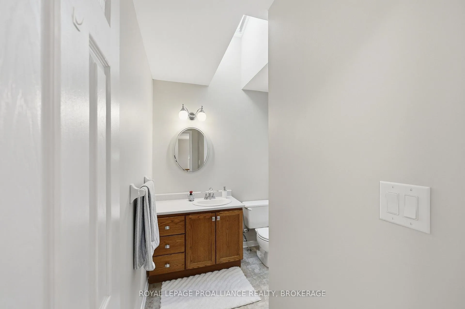 Photo 20 of 1380 Fisher Crescent, Kingston, City Southwest — HOMEH