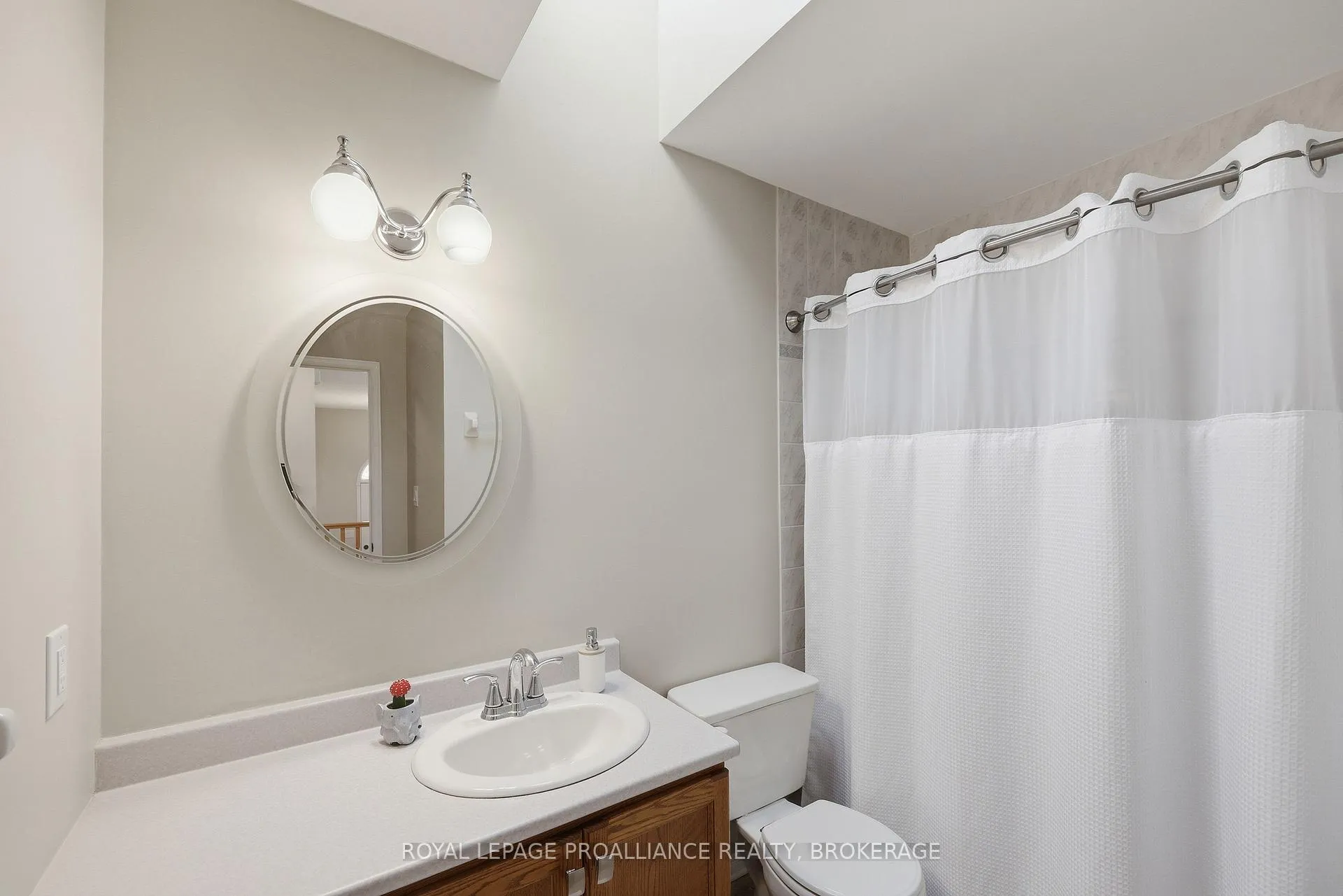 Photo 21 of 1380 Fisher Crescent, Kingston, City Southwest — HOMEH