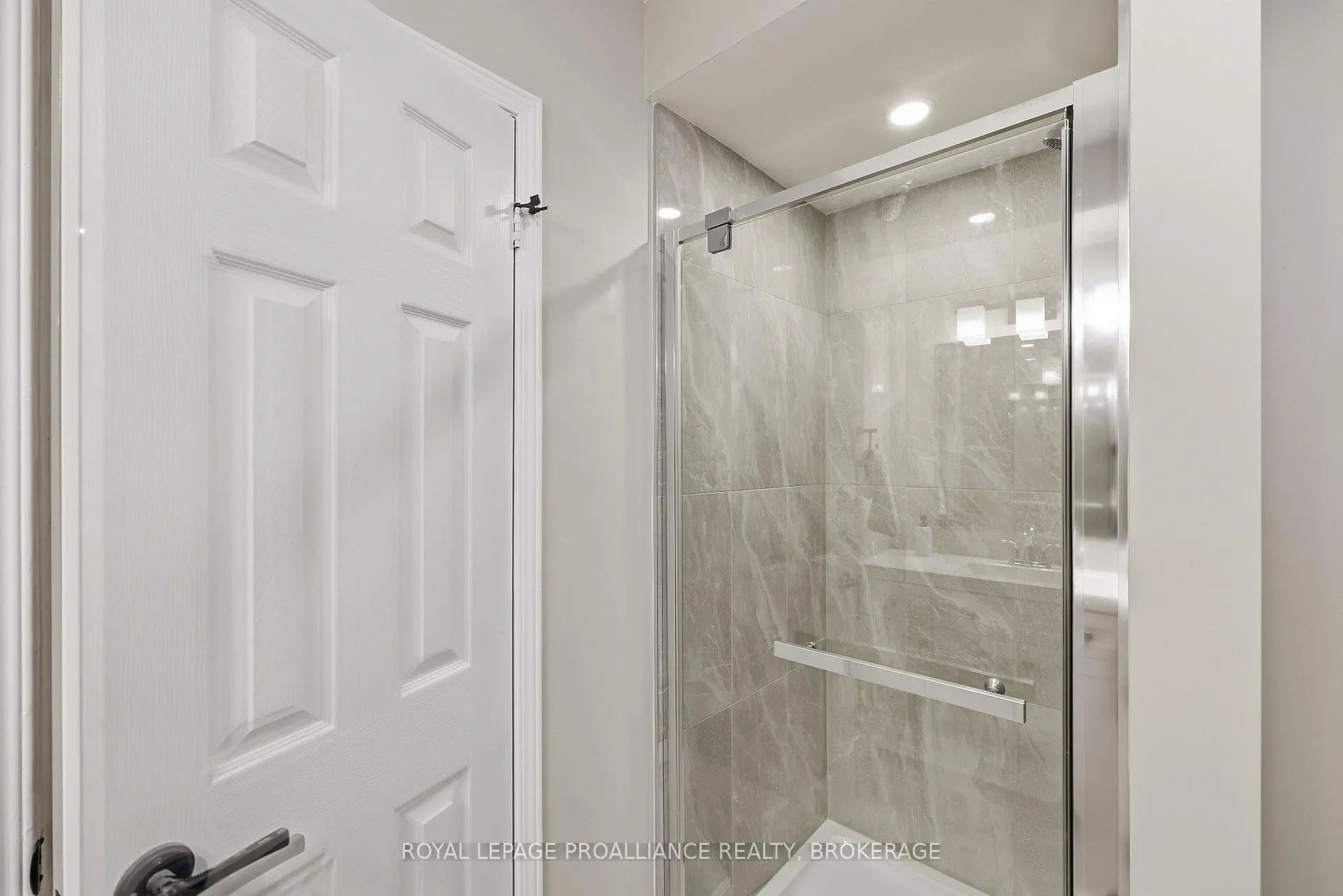 Photo 31 of 1380 Fisher Crescent, Kingston, City Southwest — HOMEH