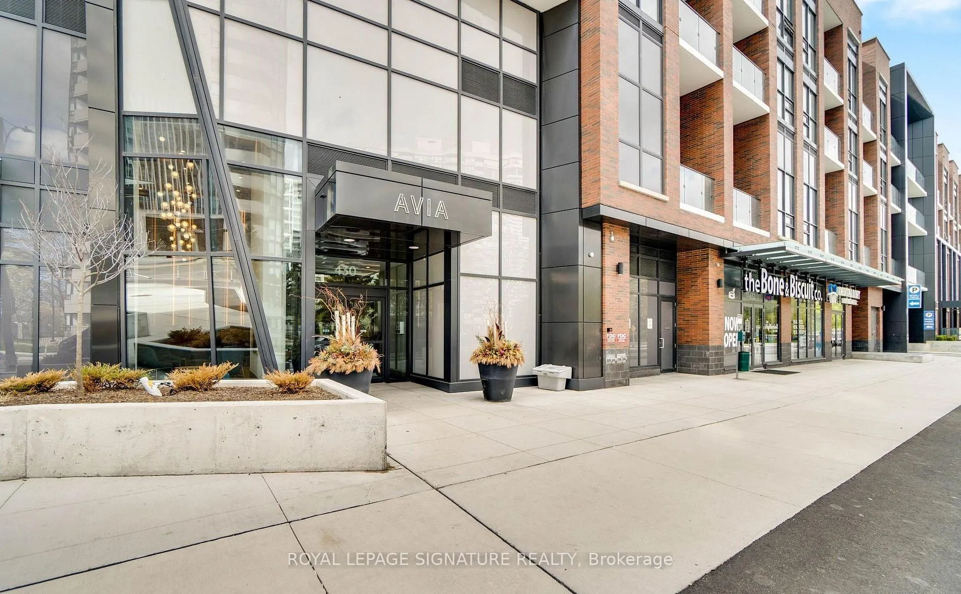 Photo 4 of Unit 508, 430 Square One Drive E, Mississauga, City Centre — HOMEH