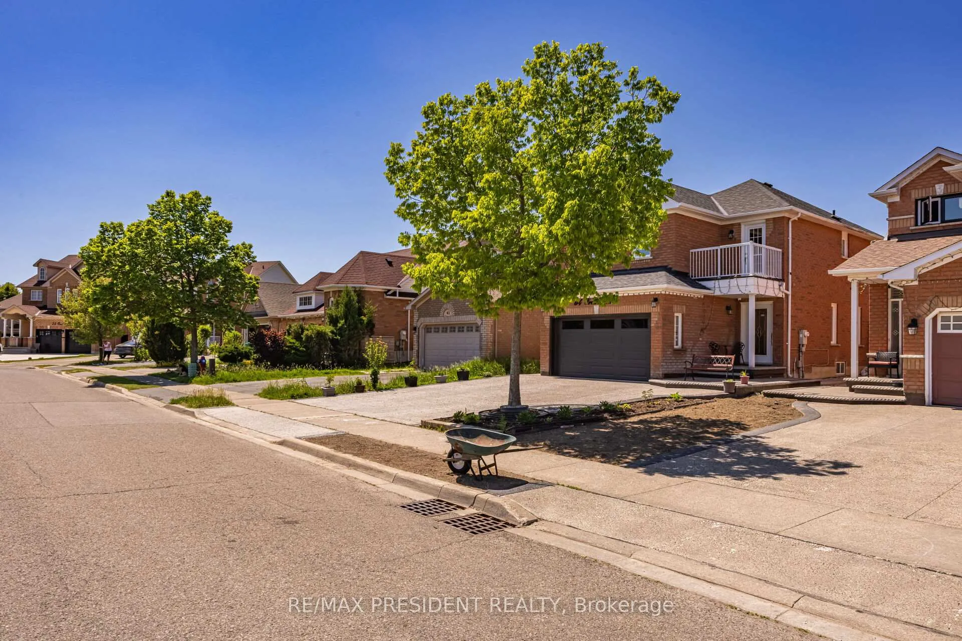 Photo 3 of 64 Orchid Drive, Brampton, Northwest Sandalwood Parkway — HOMEH