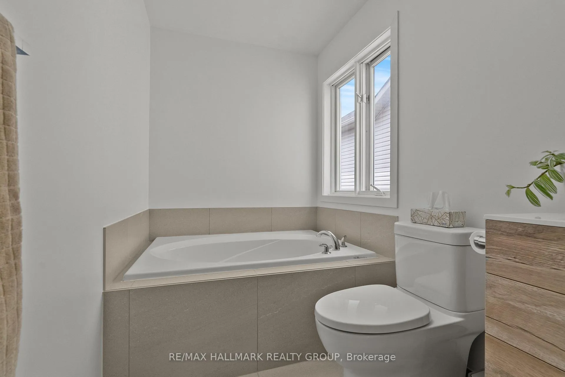 Photo 22 of 65 Alameda Way, Ottawa, Barrhaven - Longfields — HOMEH