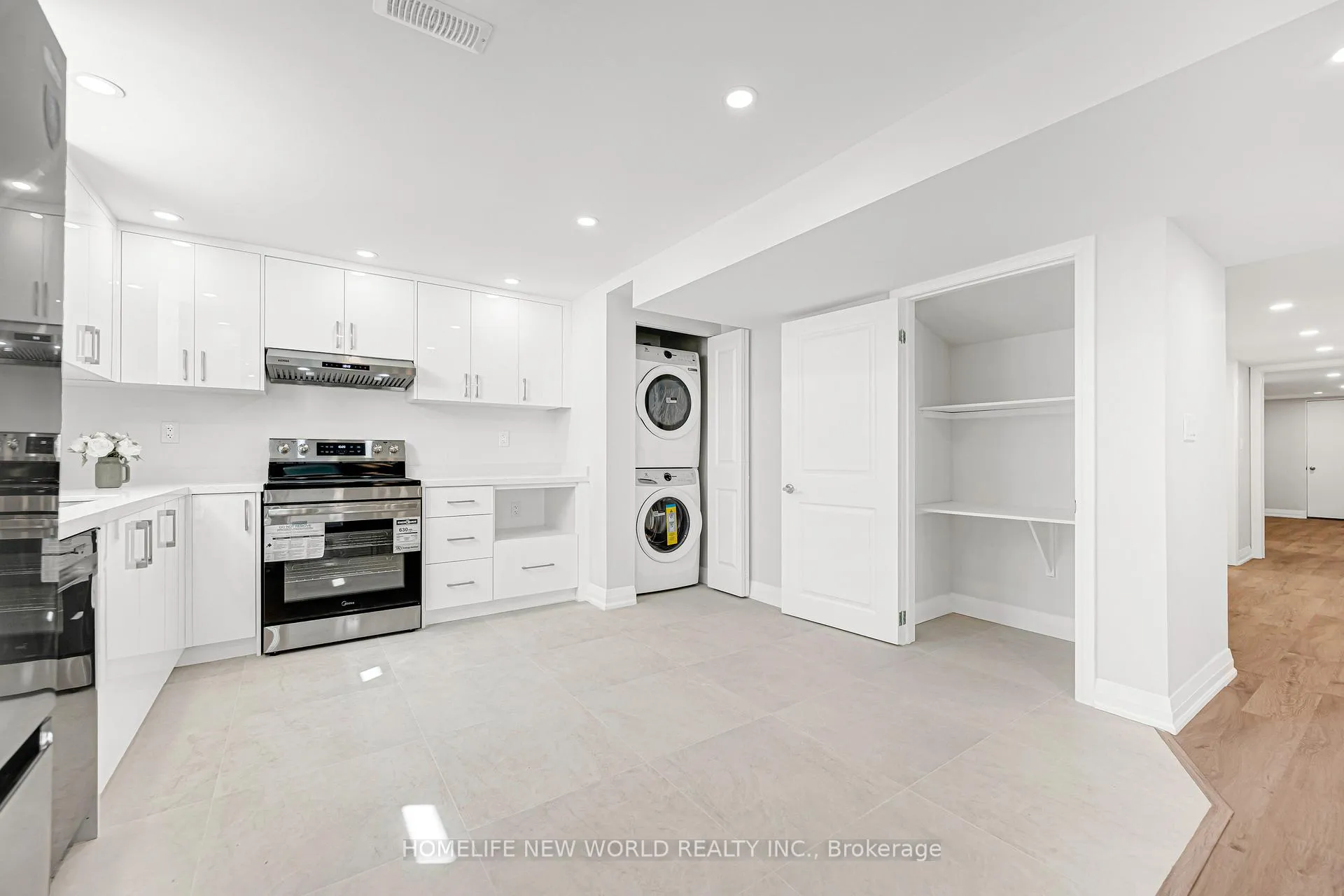 Photo 5 of 80 weslock Crescent, Aurora, Bayview Northeast — HOMEH
