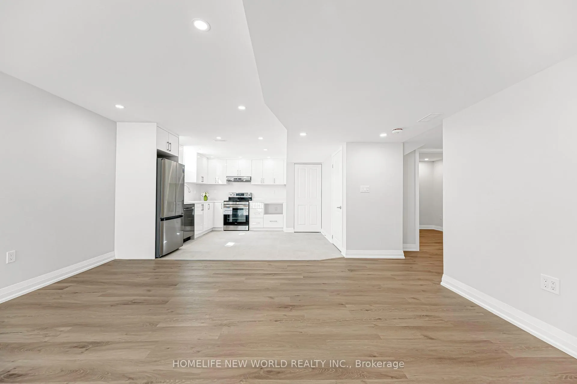 Photo 6 of 80 weslock Crescent, Aurora, Bayview Northeast — HOMEH
