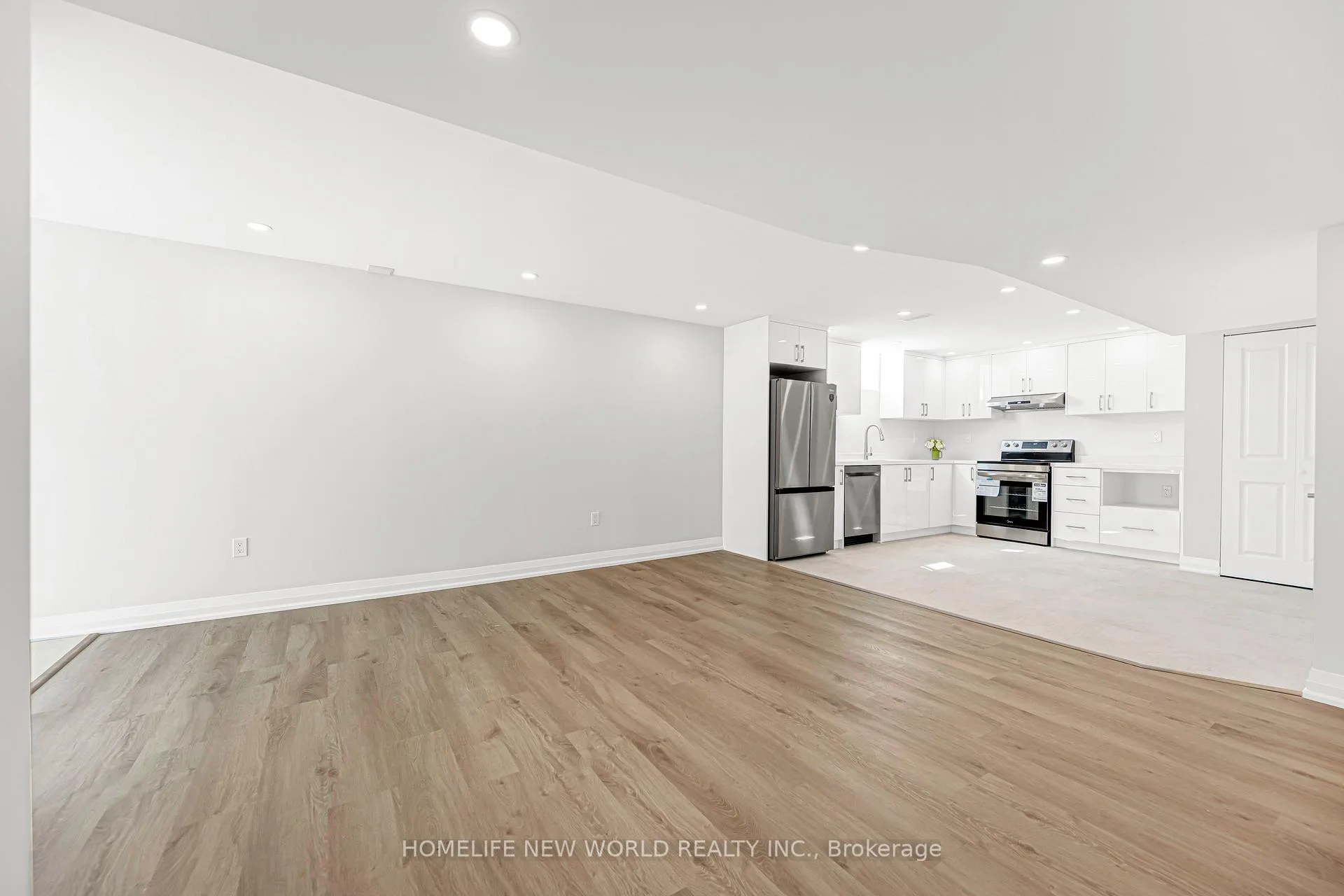 Photo 7 of 80 weslock Crescent, Aurora, Bayview Northeast — HOMEH