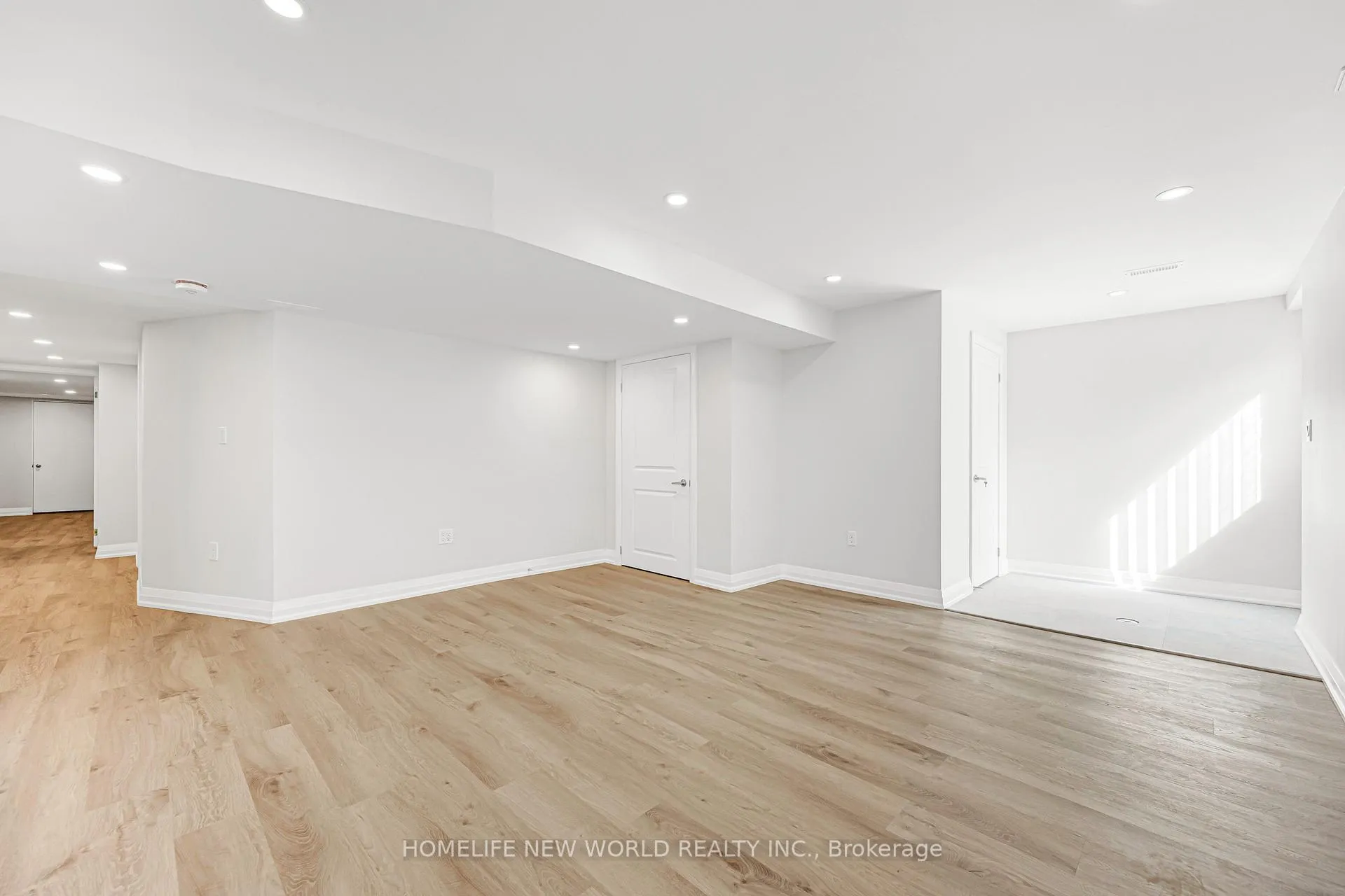 Photo 9 of 80 weslock Crescent, Aurora, Bayview Northeast — HOMEH