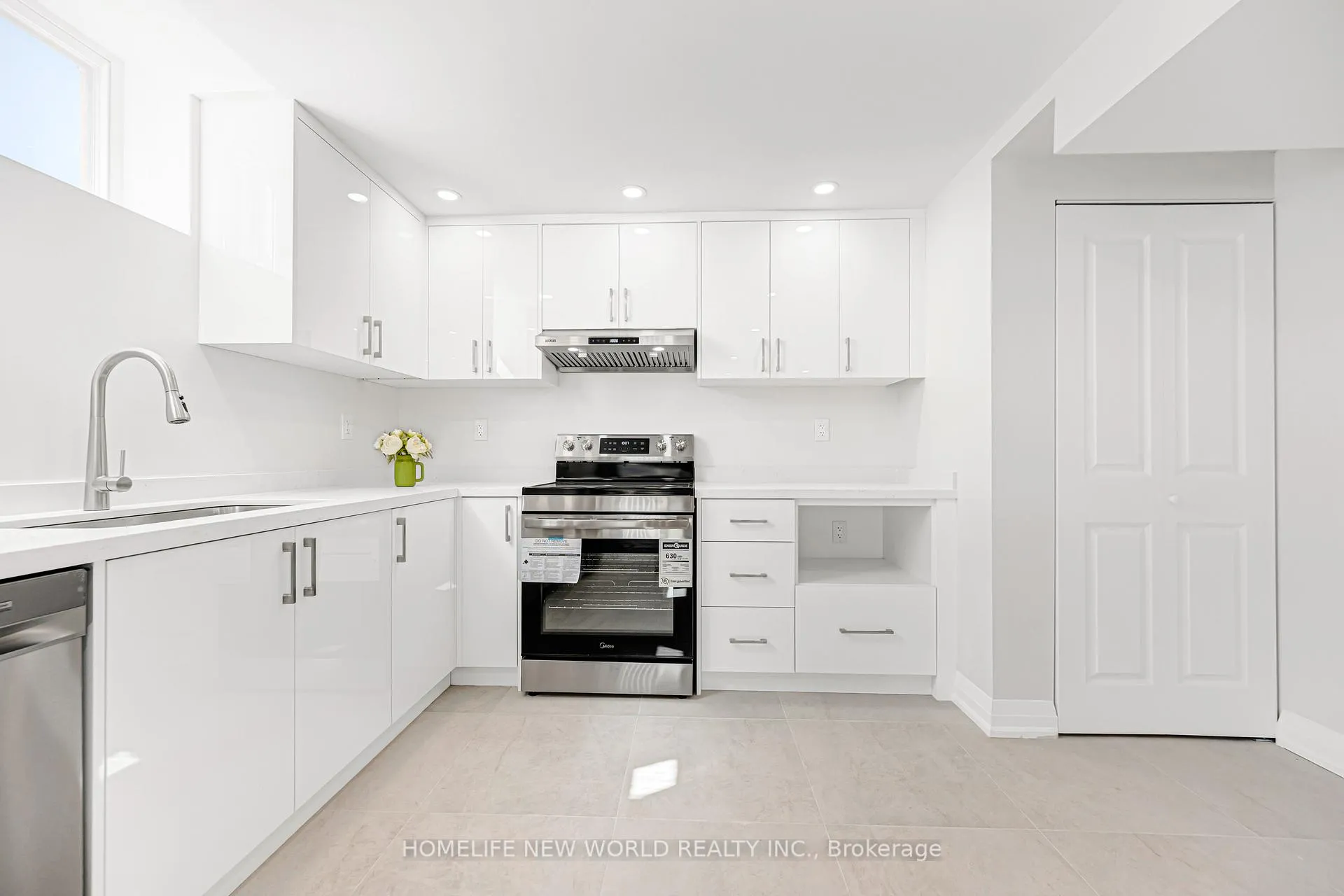 Photo 14 of 80 weslock Crescent, Aurora, Bayview Northeast — HOMEH