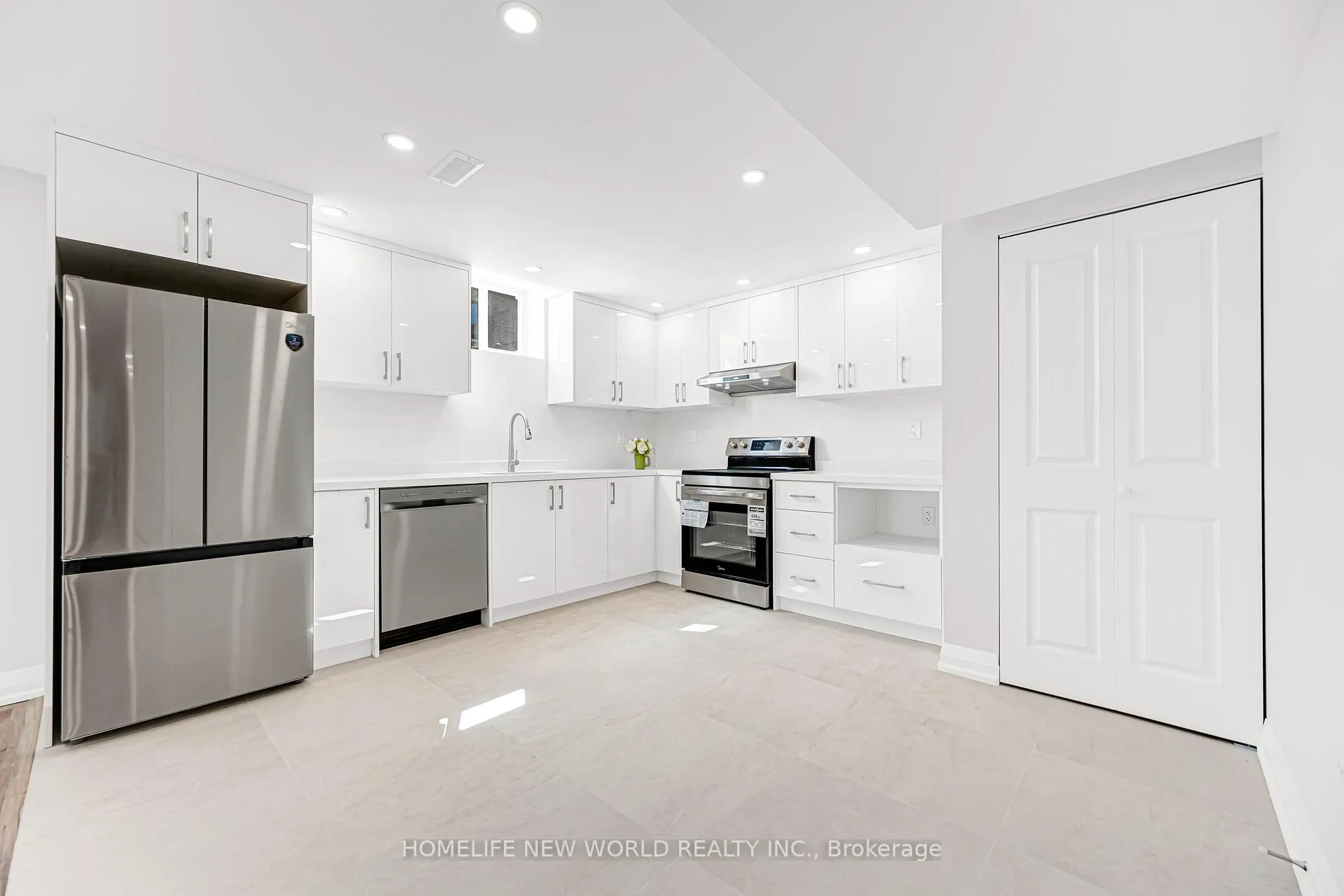 Photo 15 of 80 weslock Crescent, Aurora, Bayview Northeast — HOMEH