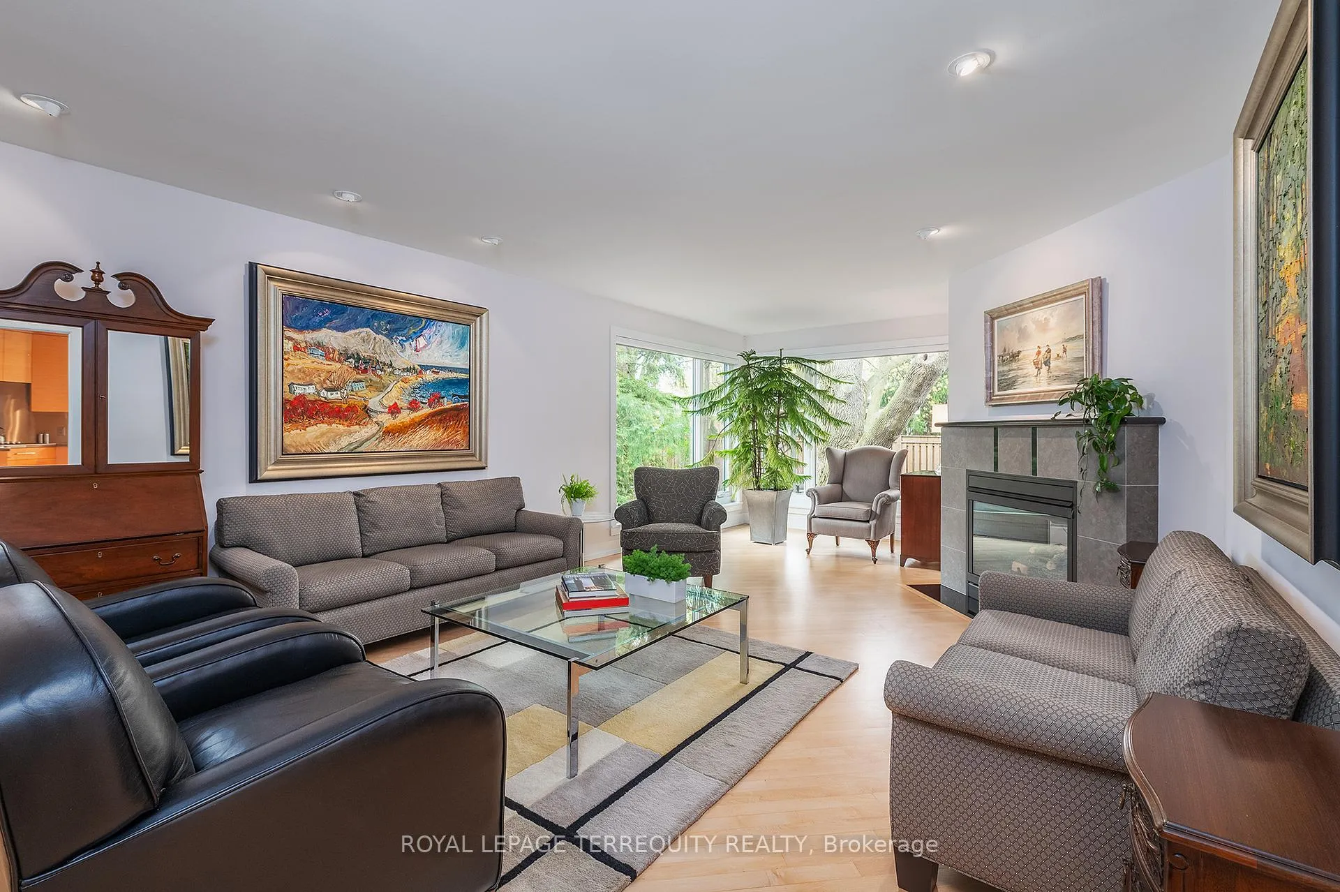 Photo 4 of 496 The Kingsway, Etobicoke, Princess-Rosethorn — HOMEH
