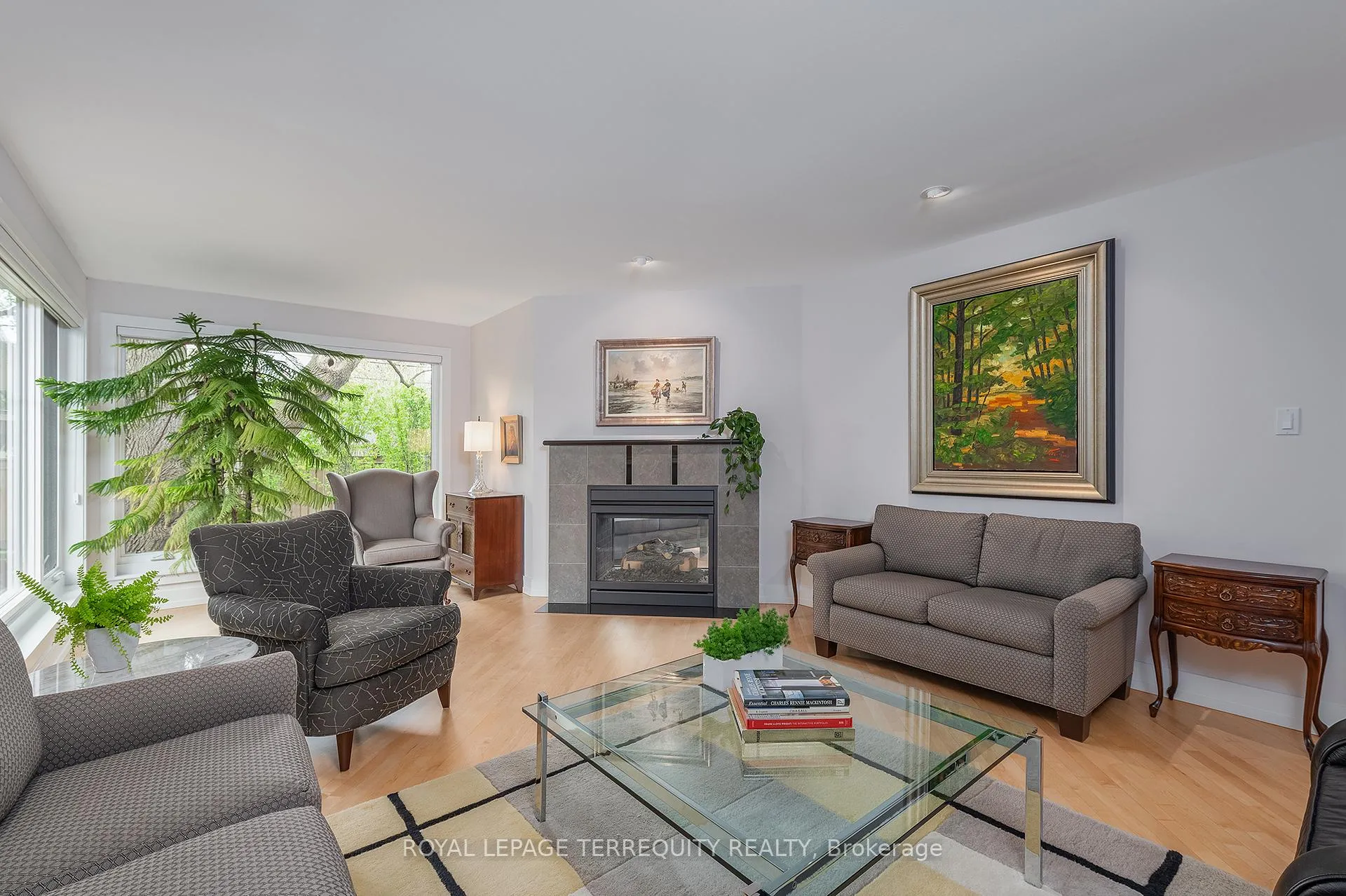 Photo 5 of 496 The Kingsway, Etobicoke, Princess-Rosethorn — HOMEH