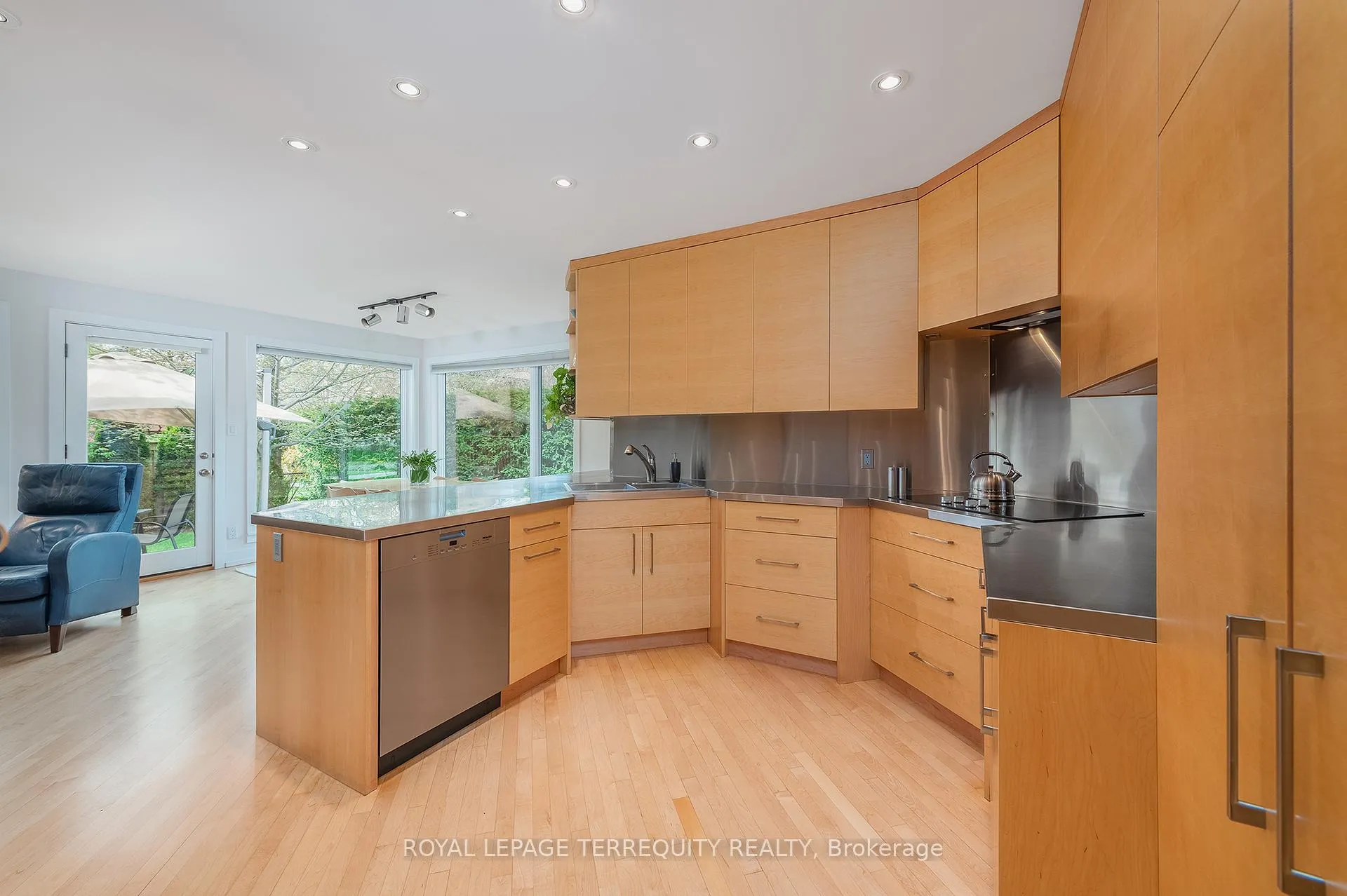 Photo 11 of 496 The Kingsway, Etobicoke, Princess-Rosethorn — HOMEH