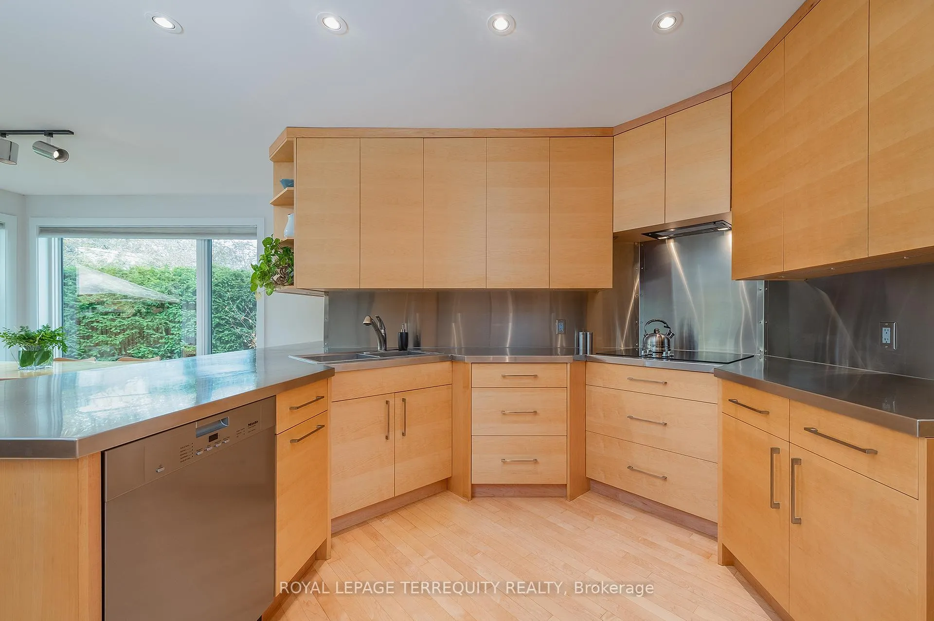 Photo 12 of 496 The Kingsway, Etobicoke, Princess-Rosethorn — HOMEH