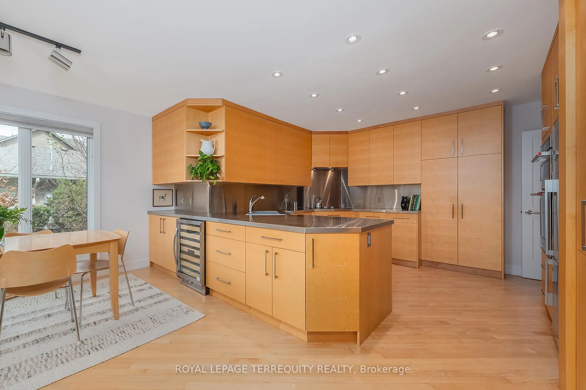 Photo 13 of 496 The Kingsway, Etobicoke, Princess-Rosethorn — HOMEH