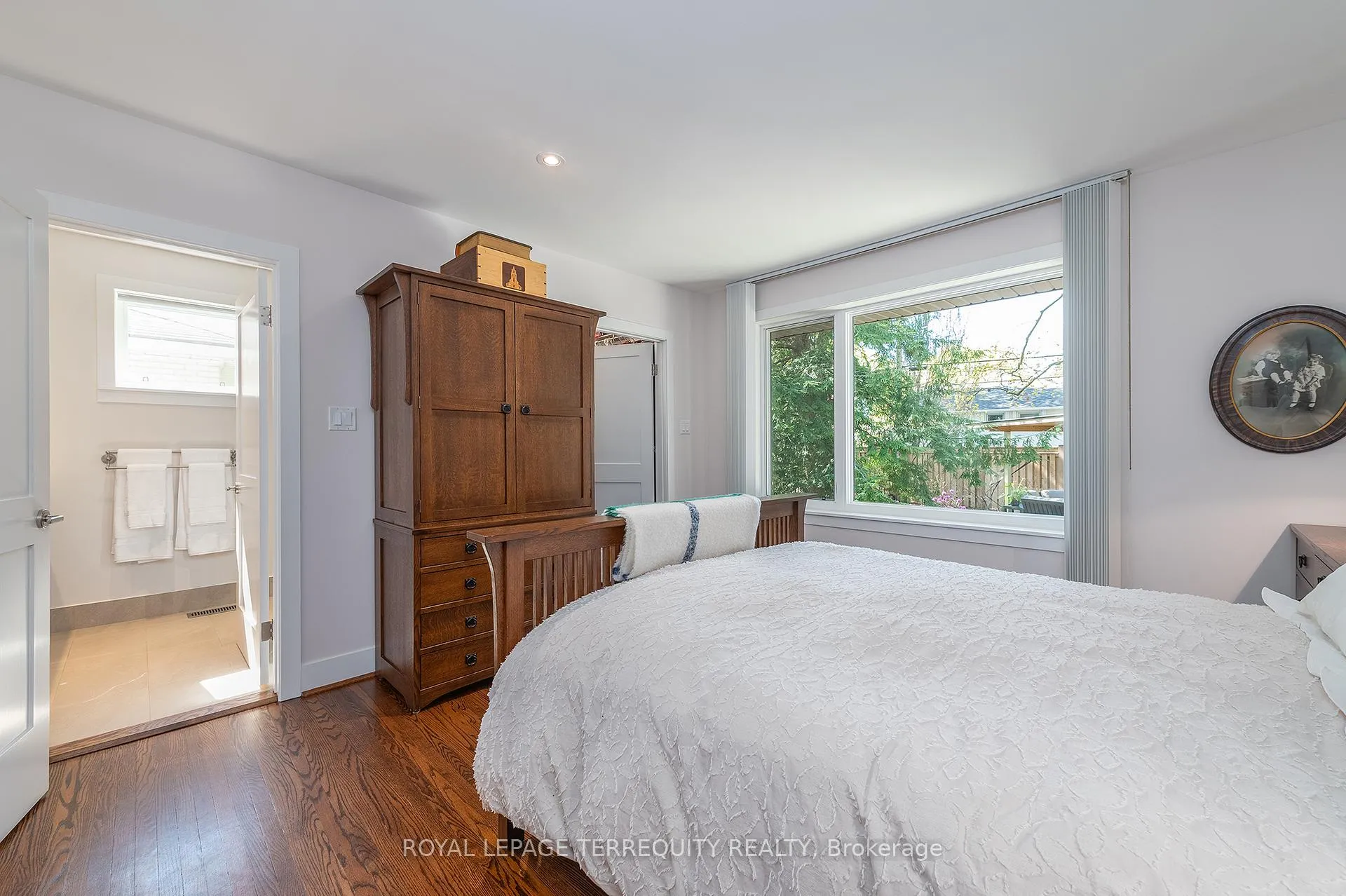 Photo 22 of 496 The Kingsway, Etobicoke, Princess-Rosethorn — HOMEH