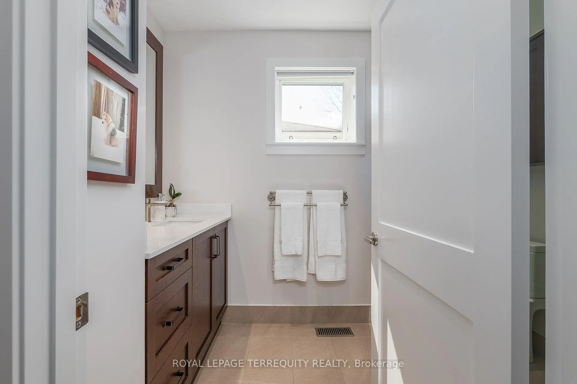 Photo 23 of 496 The Kingsway, Etobicoke, Princess-Rosethorn — HOMEH