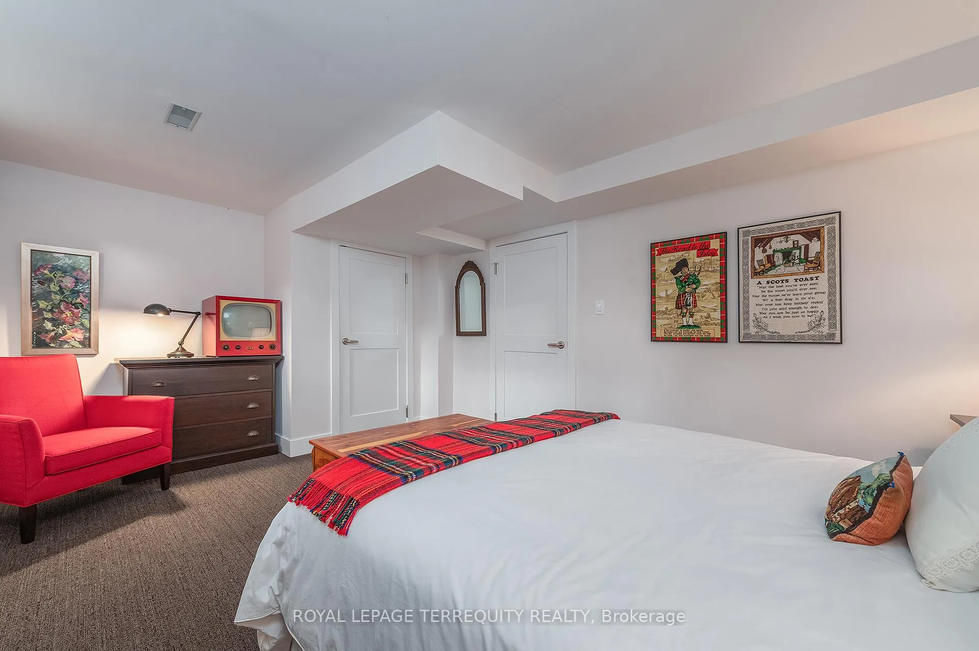 Photo 38 of 496 The Kingsway, Etobicoke, Princess-Rosethorn — HOMEH