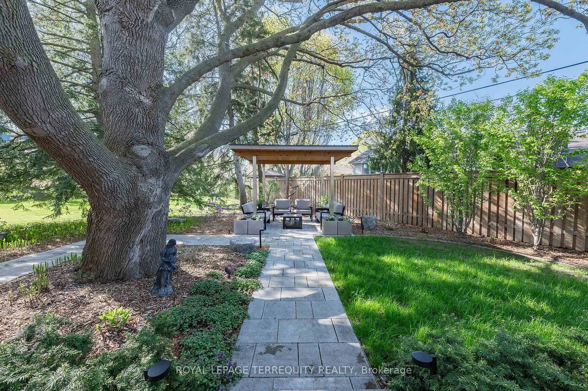 Photo 45 of 496 The Kingsway, Etobicoke, Princess-Rosethorn — HOMEH
