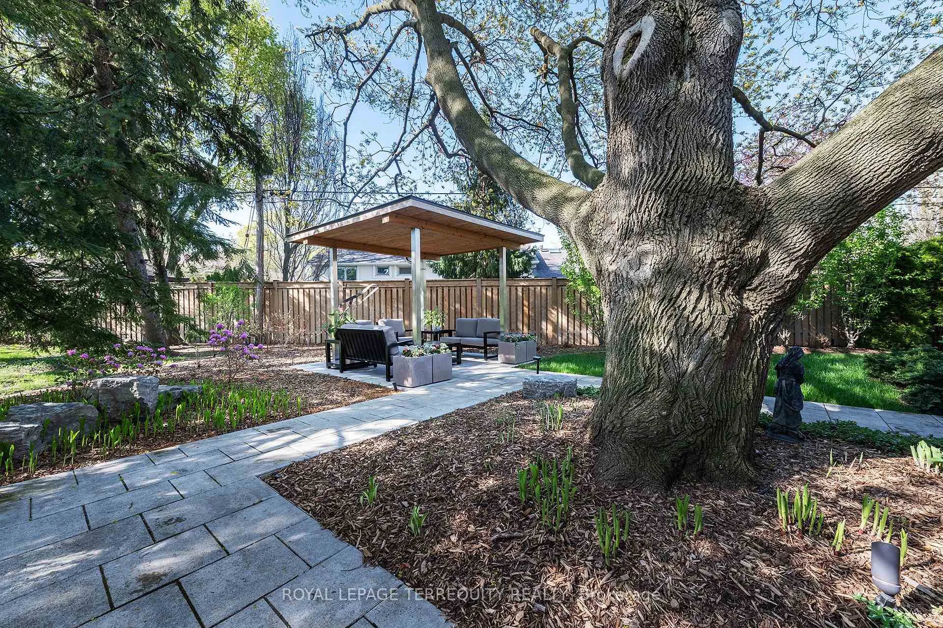 Photo 46 of 496 The Kingsway, Etobicoke, Princess-Rosethorn — HOMEH