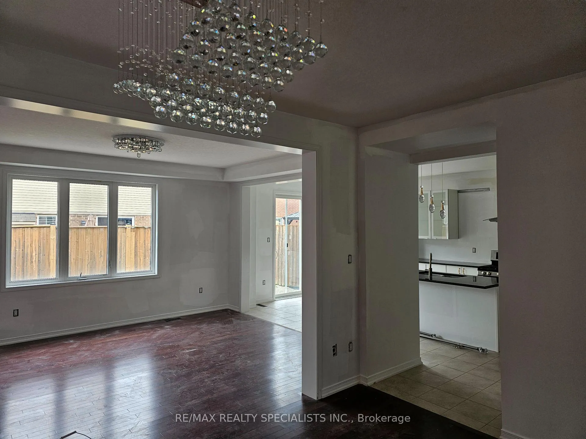 Photo 3 of 243 Seabrook Drive, Kitchener — HOMEH
