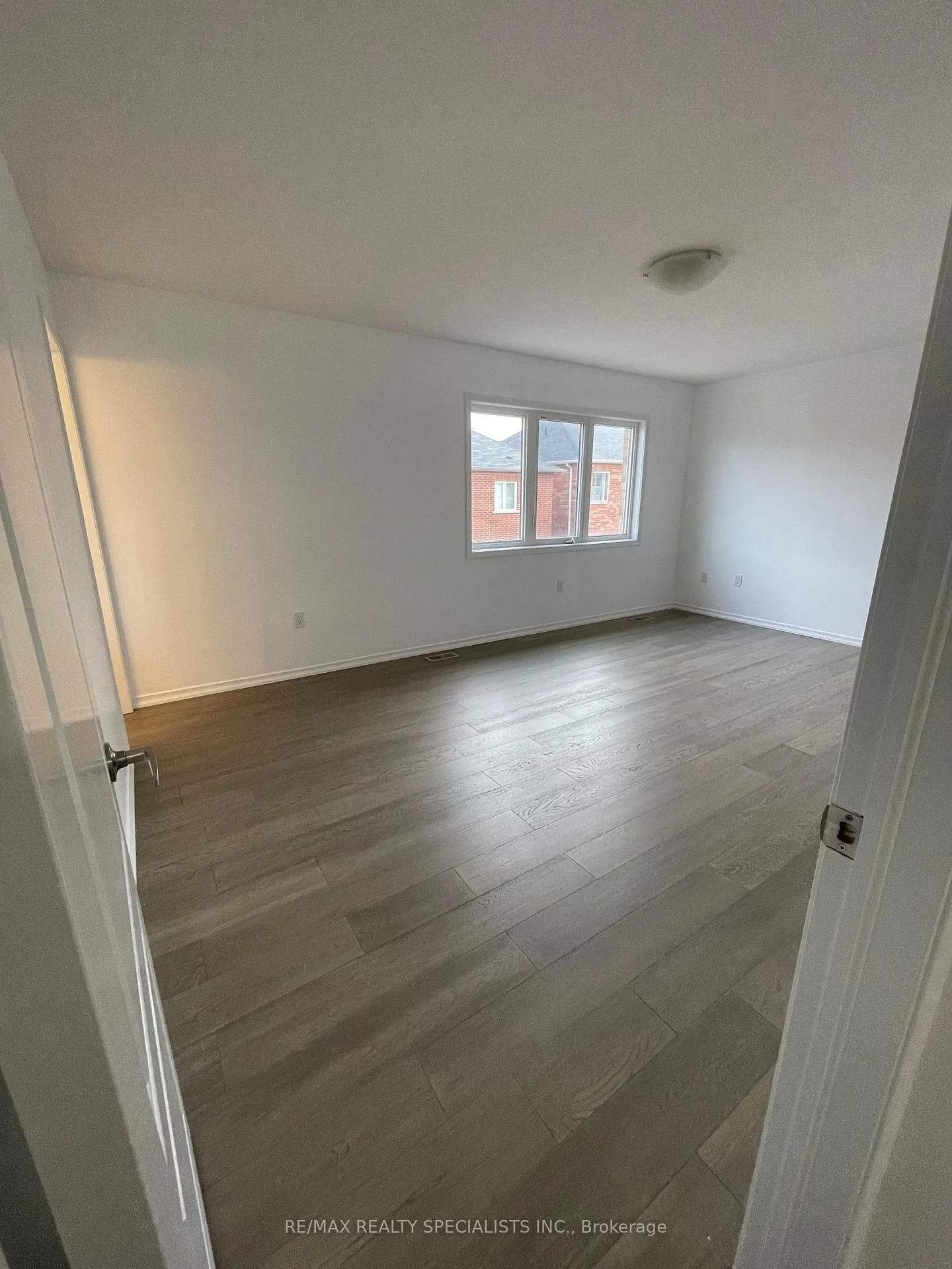 Photo 8 of 243 Seabrook Drive, Kitchener — HOMEH