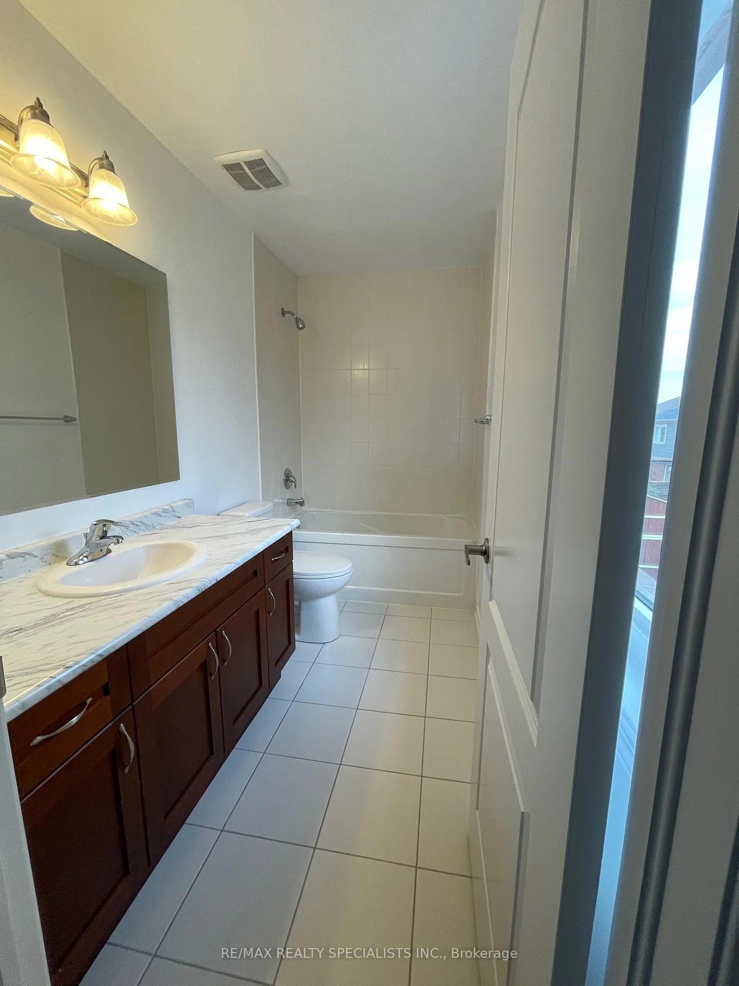 Photo 9 of 243 Seabrook Drive, Kitchener — HOMEH