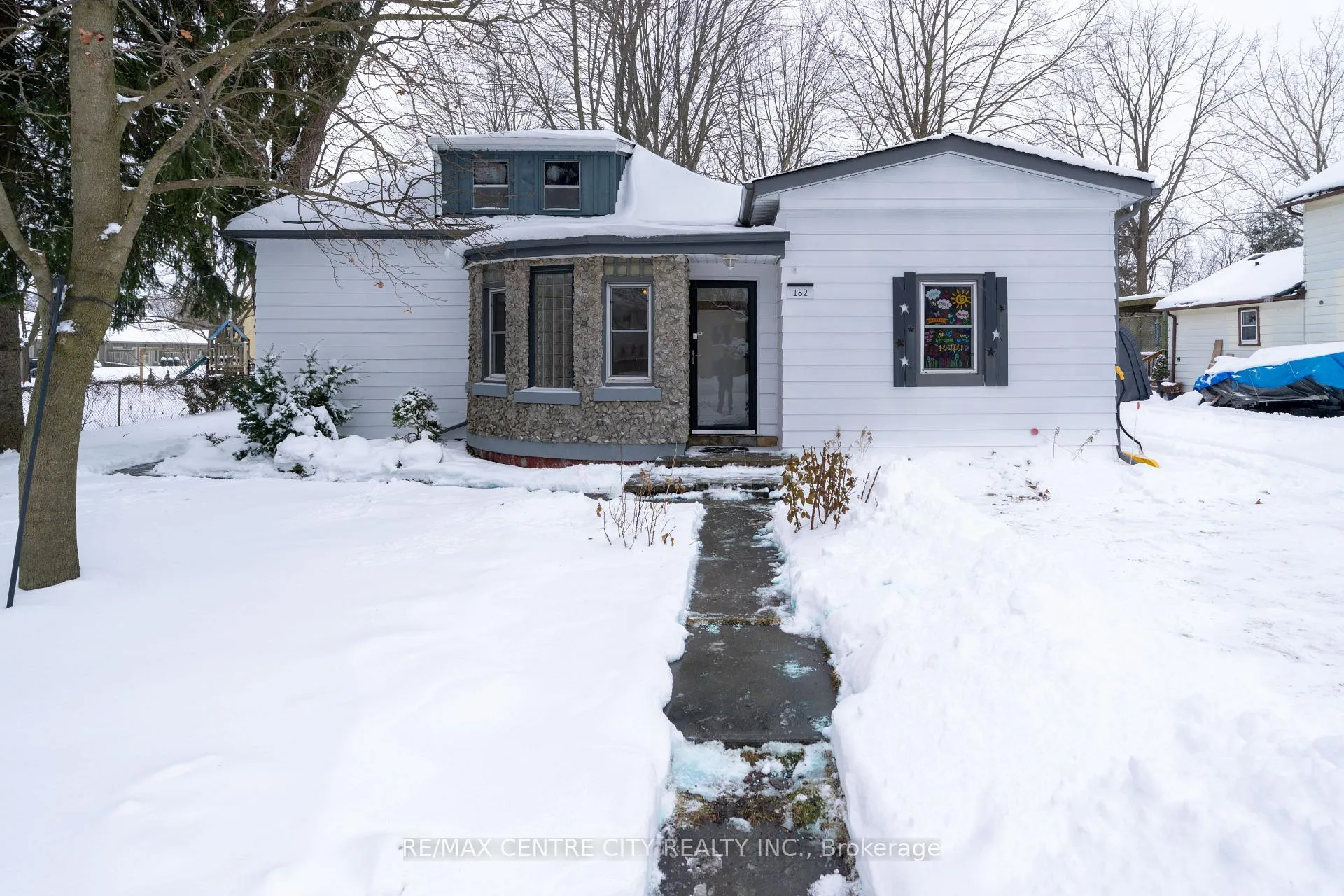 Photo 2 of 182 Victoria Street, Southwest Middlesex, Glencoe — HOMEH