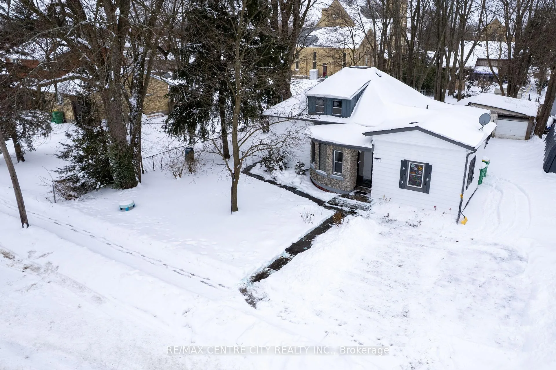 Photo 3 of 182 Victoria Street, Southwest Middlesex, Glencoe — HOMEH