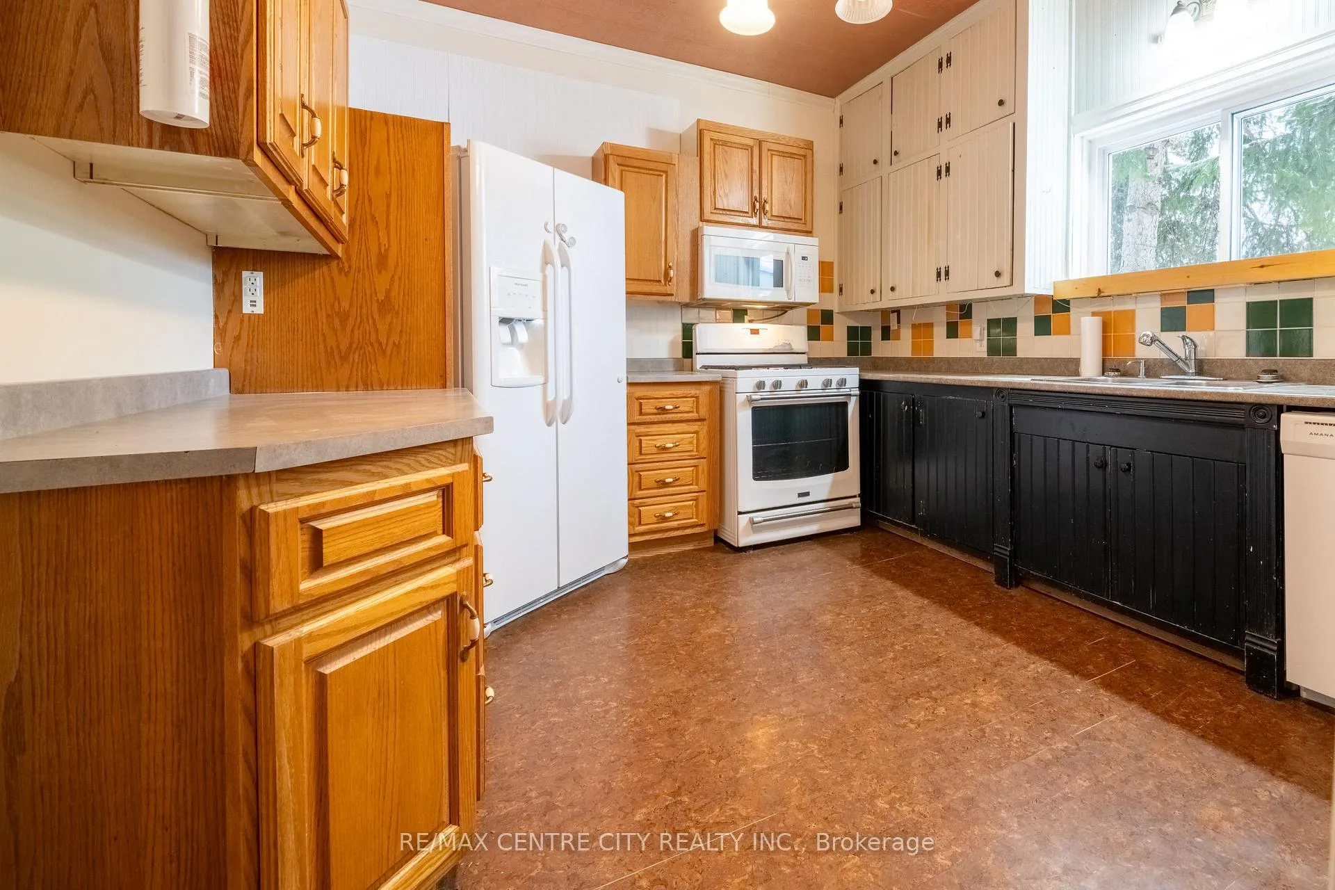 Photo 11 of 182 Victoria Street, Southwest Middlesex, Glencoe — HOMEH