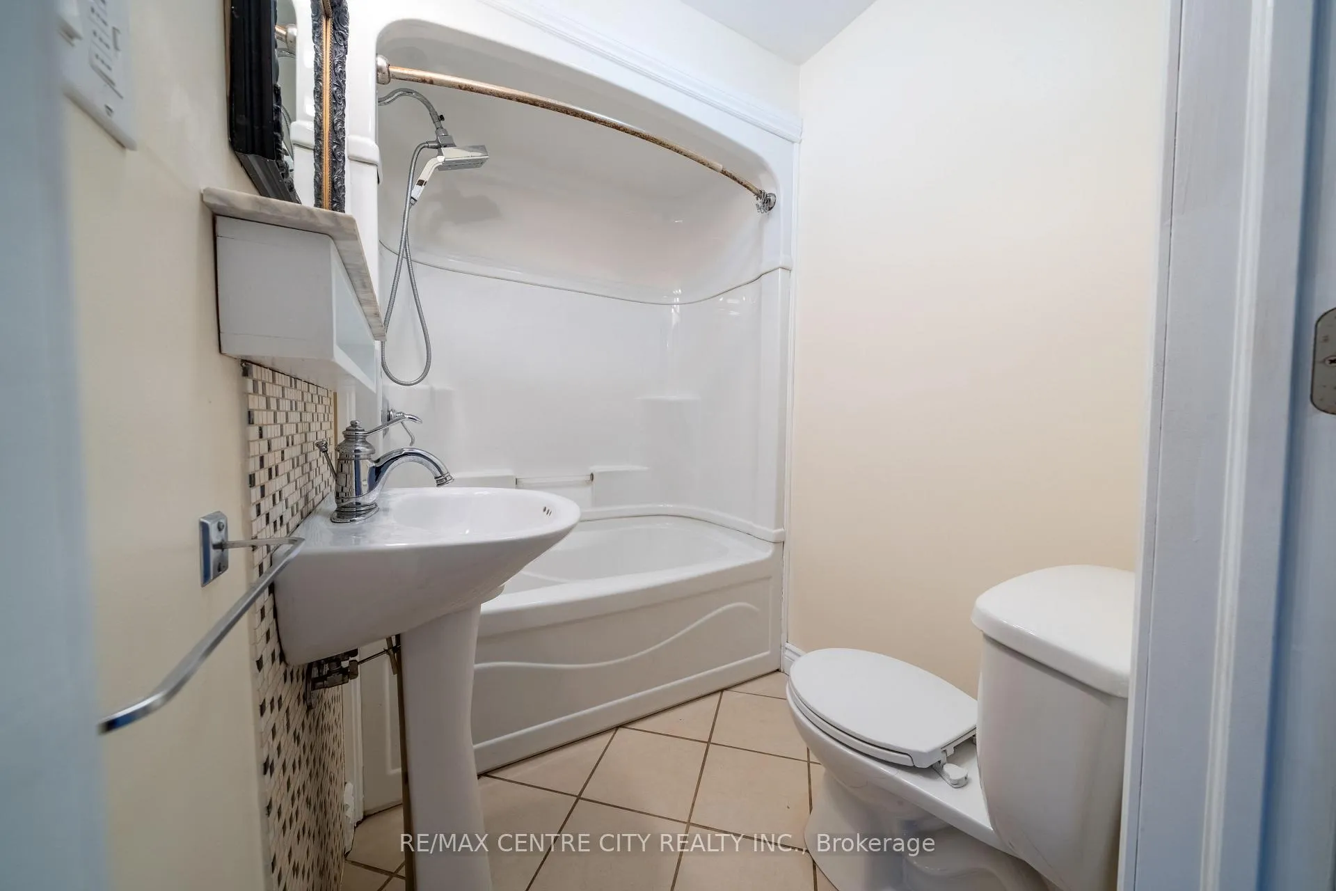 Photo 18 of 182 Victoria Street, Southwest Middlesex, Glencoe — HOMEH
