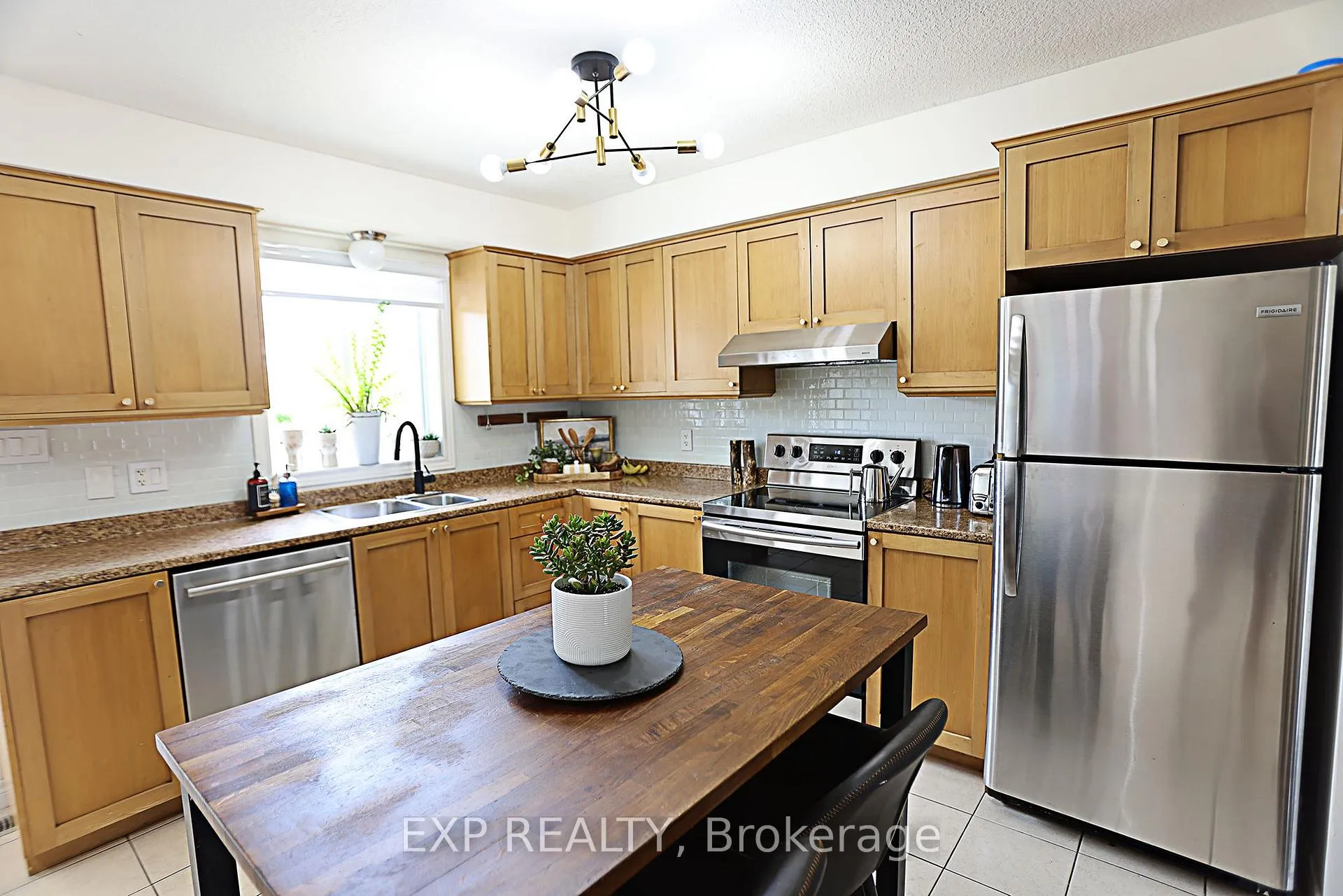 Photo 10 of 360 John Street N, Hamilton, North End — HOMEH