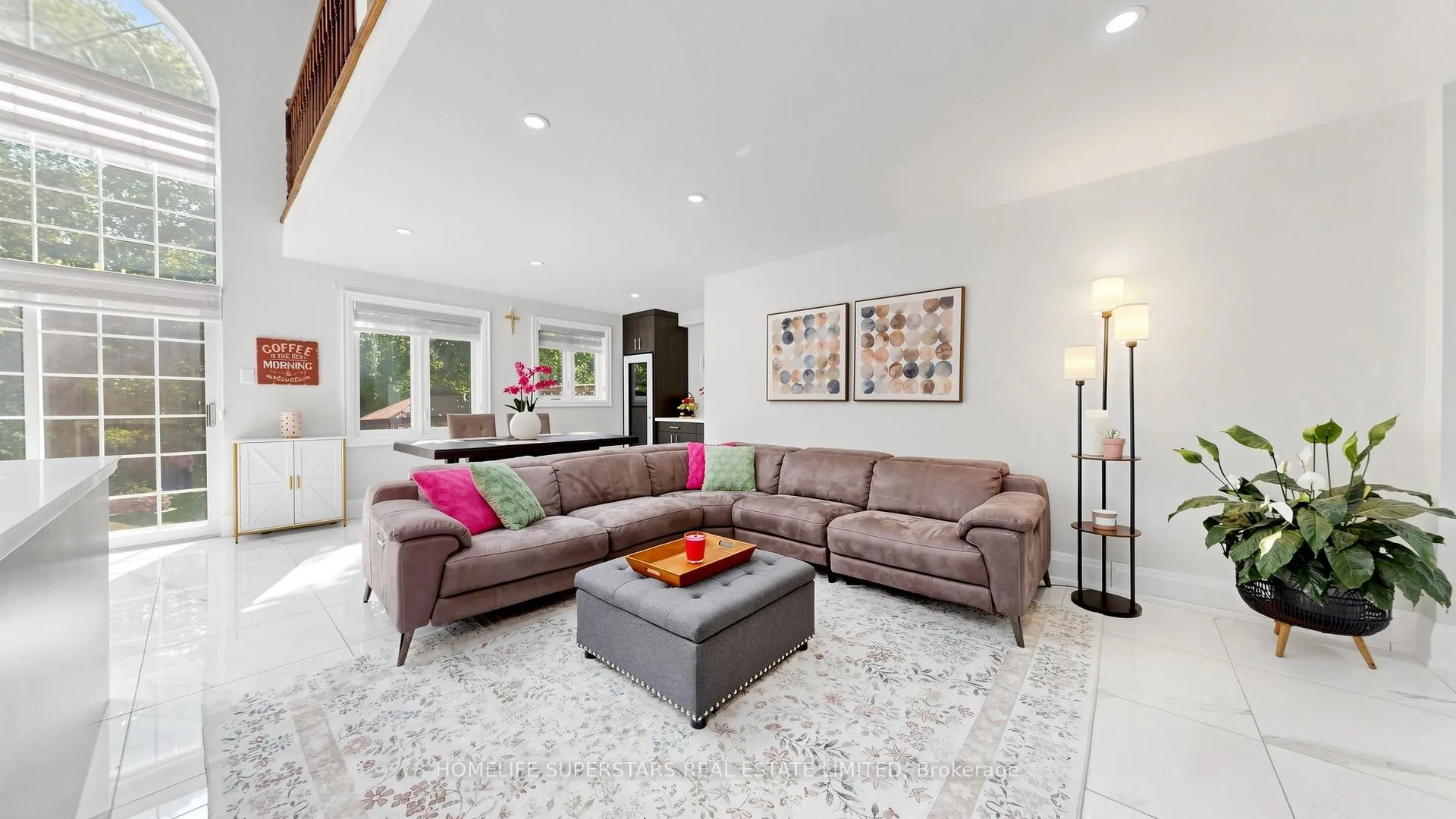 Photo 4 of 34 Mercer Drive, Brampton, Downtown Brampton — HOMEH