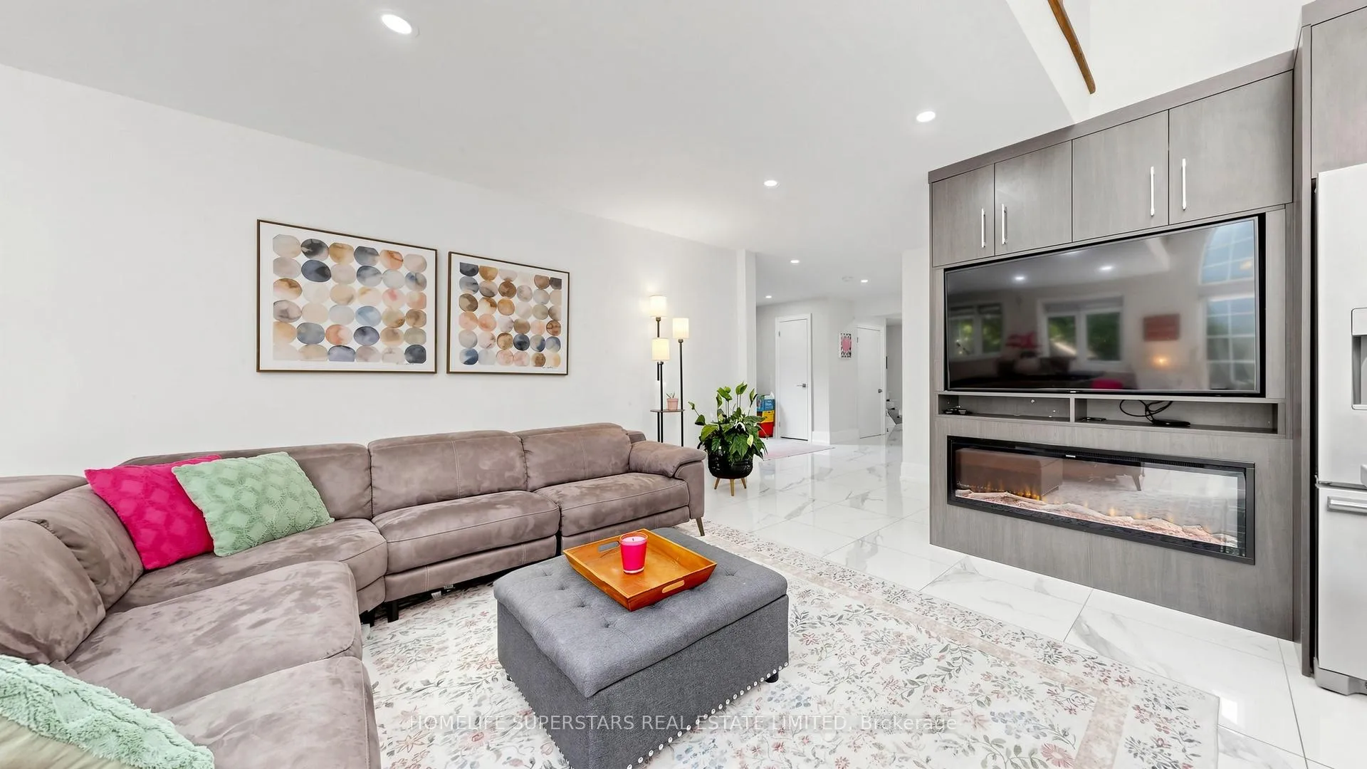 Photo 6 of 34 Mercer Drive, Brampton, Downtown Brampton — HOMEH