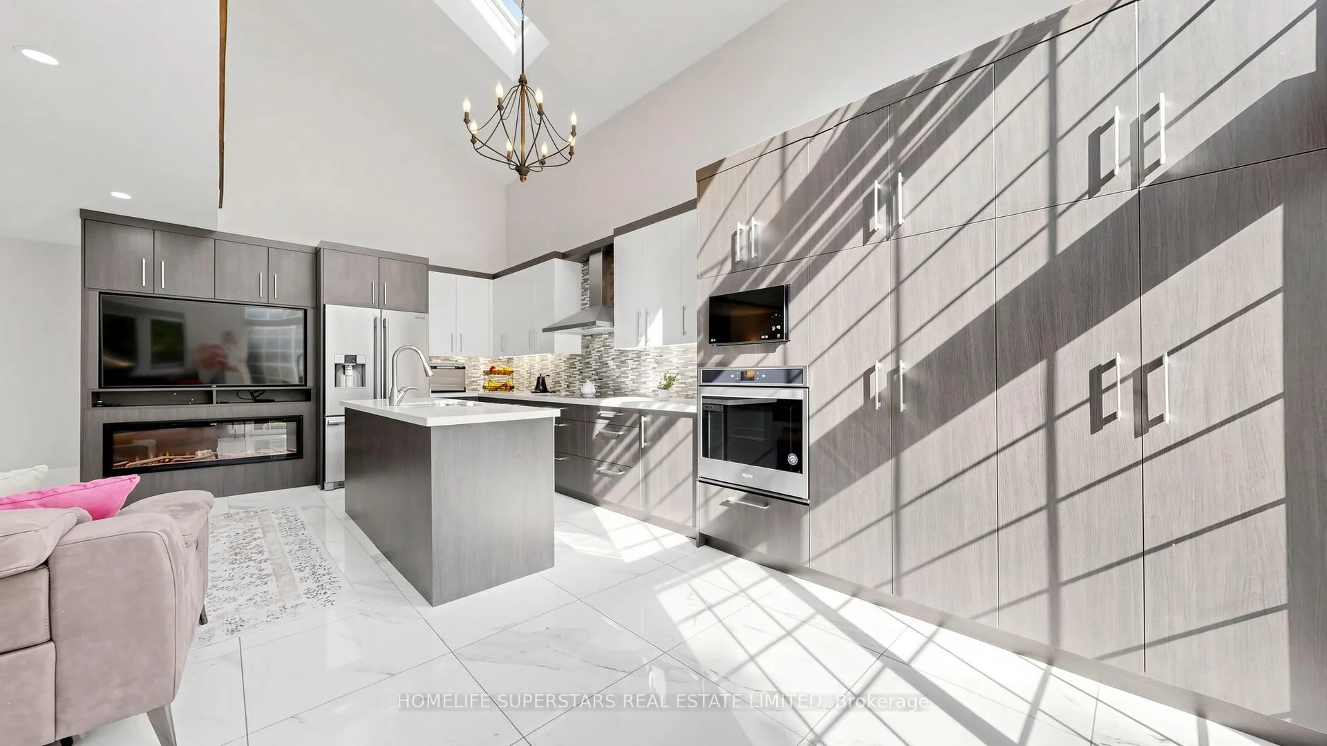 Photo 10 of 34 Mercer Drive, Brampton, Downtown Brampton — HOMEH