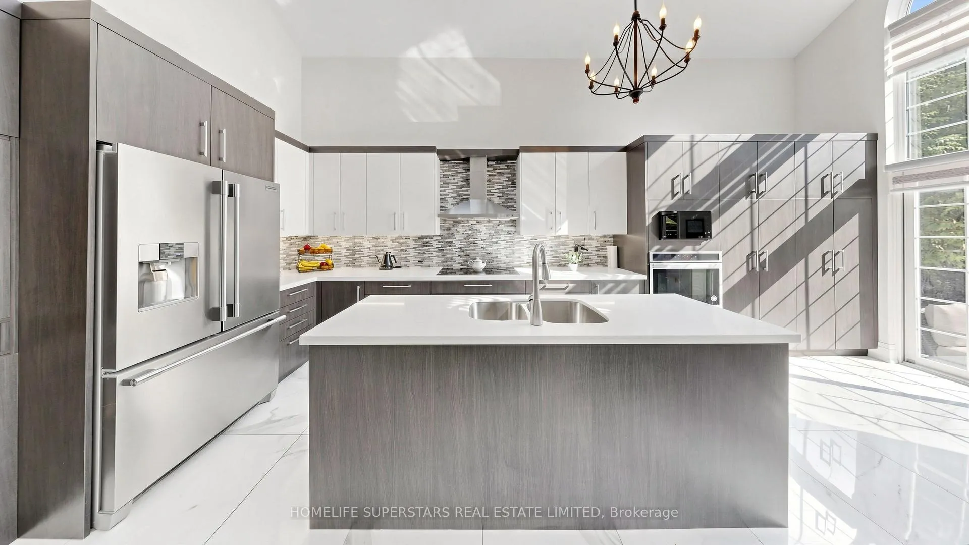 Photo 11 of 34 Mercer Drive, Brampton, Downtown Brampton — HOMEH