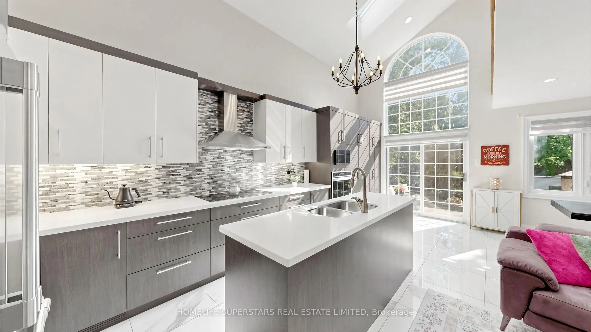 Photo 12 of 34 Mercer Drive, Brampton, Downtown Brampton — HOMEH
