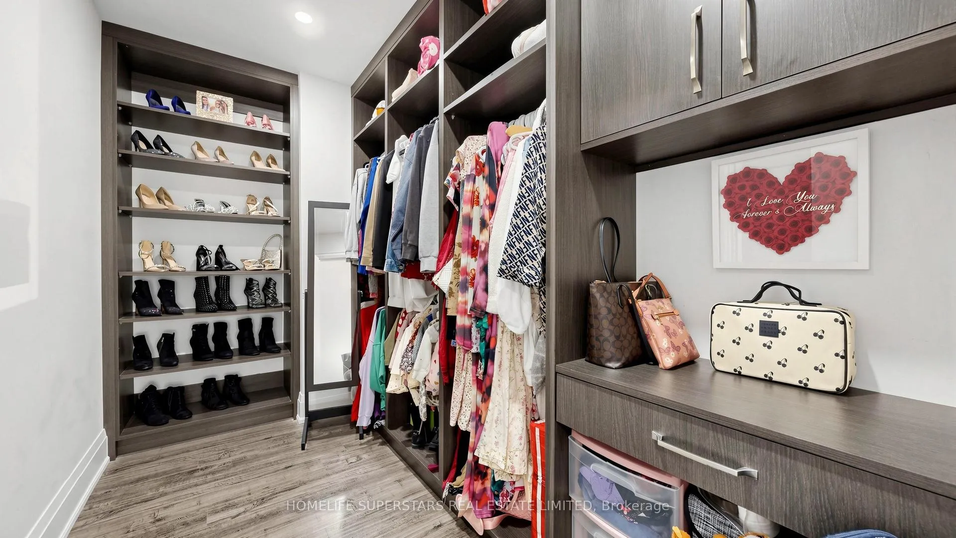 Photo 15 of 34 Mercer Drive, Brampton, Downtown Brampton — HOMEH