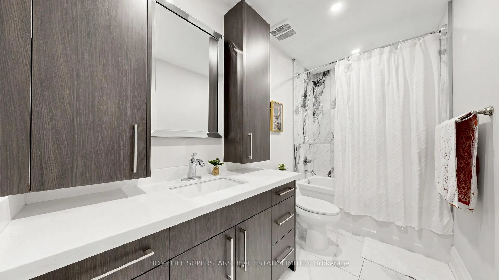 Photo 16 of 34 Mercer Drive, Brampton, Downtown Brampton — HOMEH