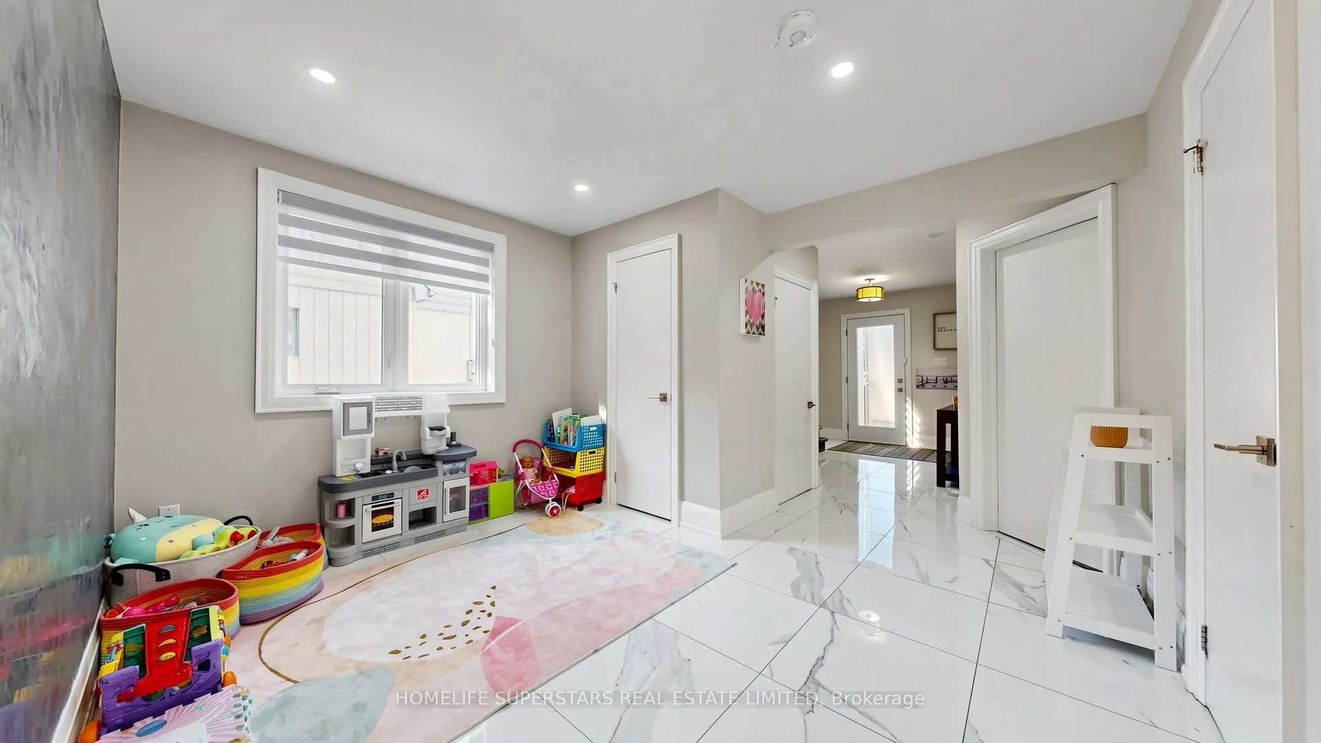 Photo 18 of 34 Mercer Drive, Brampton, Downtown Brampton — HOMEH