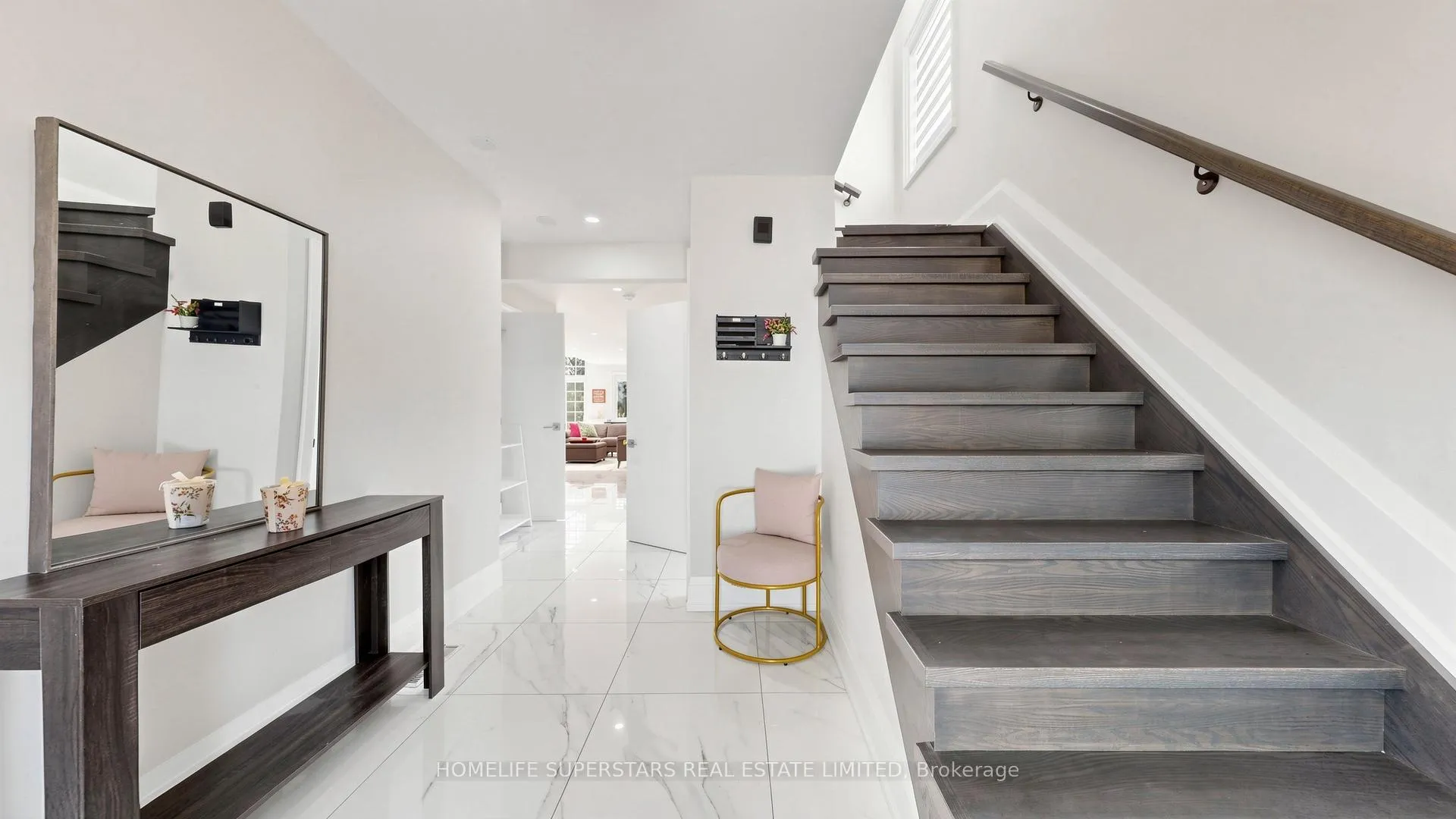 Photo 21 of 34 Mercer Drive, Brampton, Downtown Brampton — HOMEH
