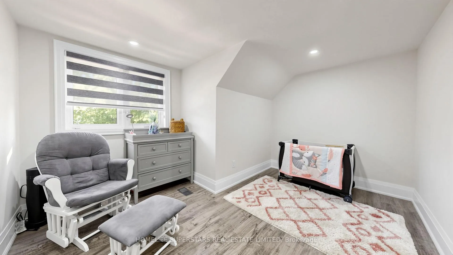 Photo 29 of 34 Mercer Drive, Brampton, Downtown Brampton — HOMEH