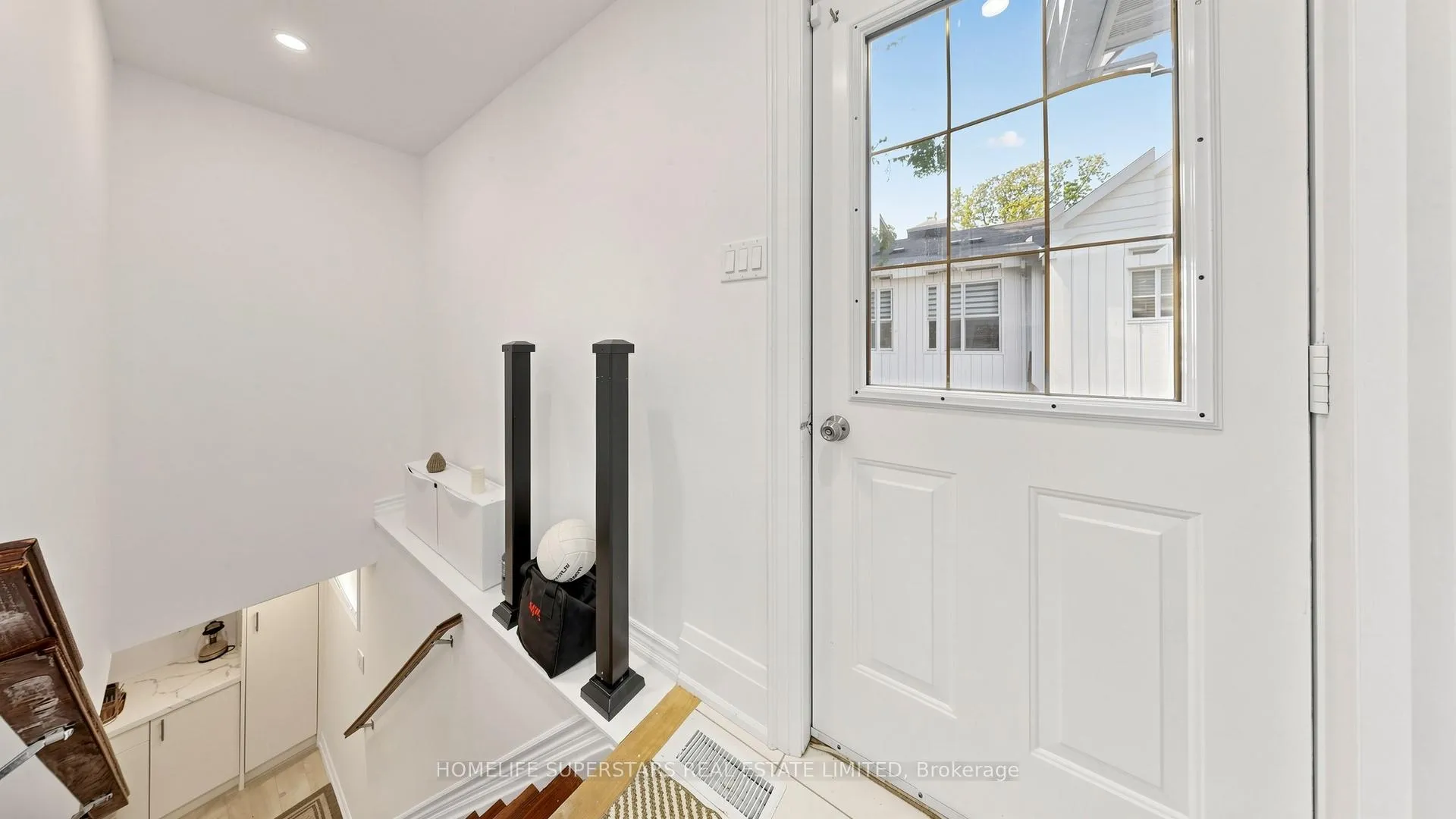 Photo 30 of 34 Mercer Drive, Brampton, Downtown Brampton — HOMEH