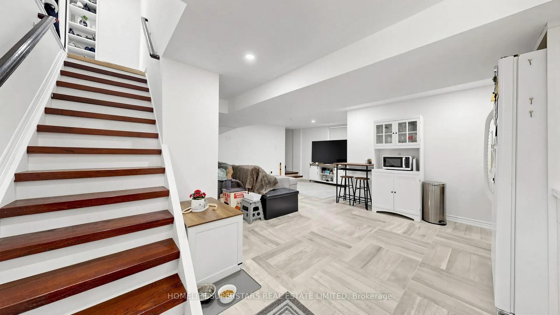 Photo 31 of 34 Mercer Drive, Brampton, Downtown Brampton — HOMEH