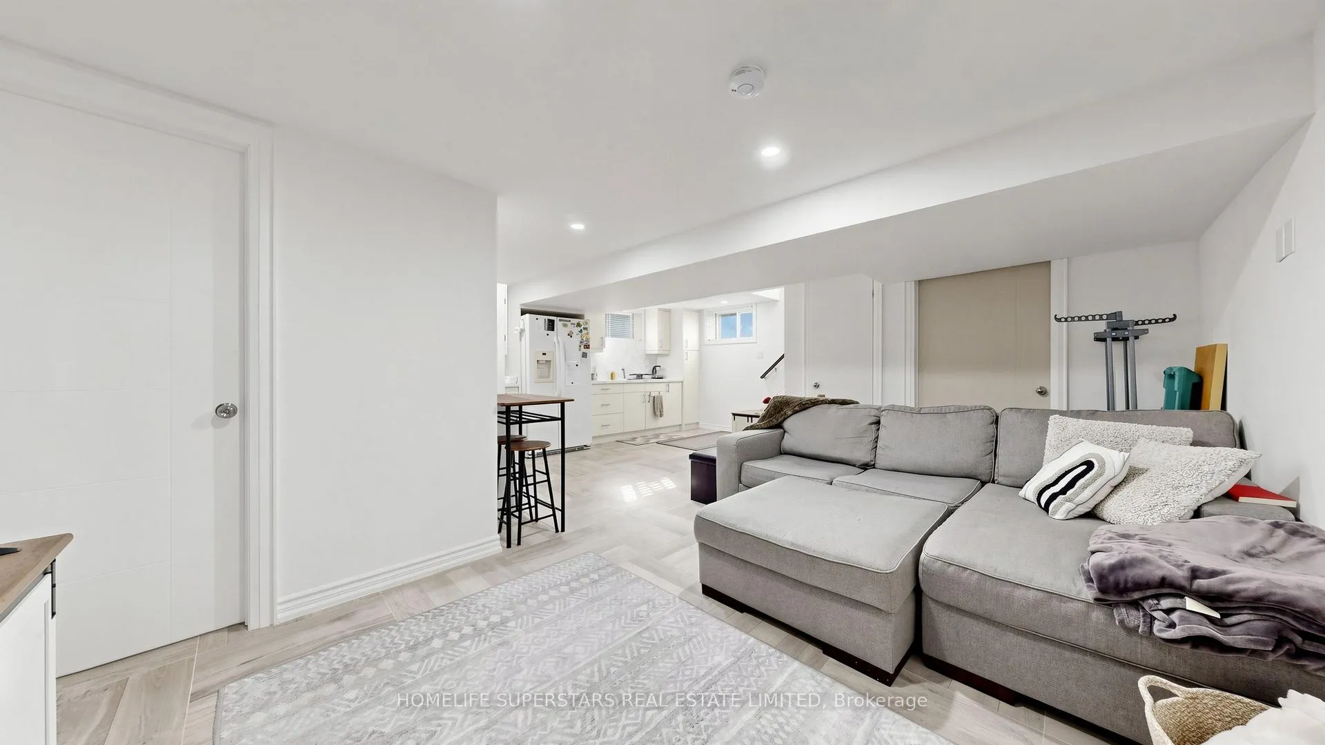 Photo 32 of 34 Mercer Drive, Brampton, Downtown Brampton — HOMEH