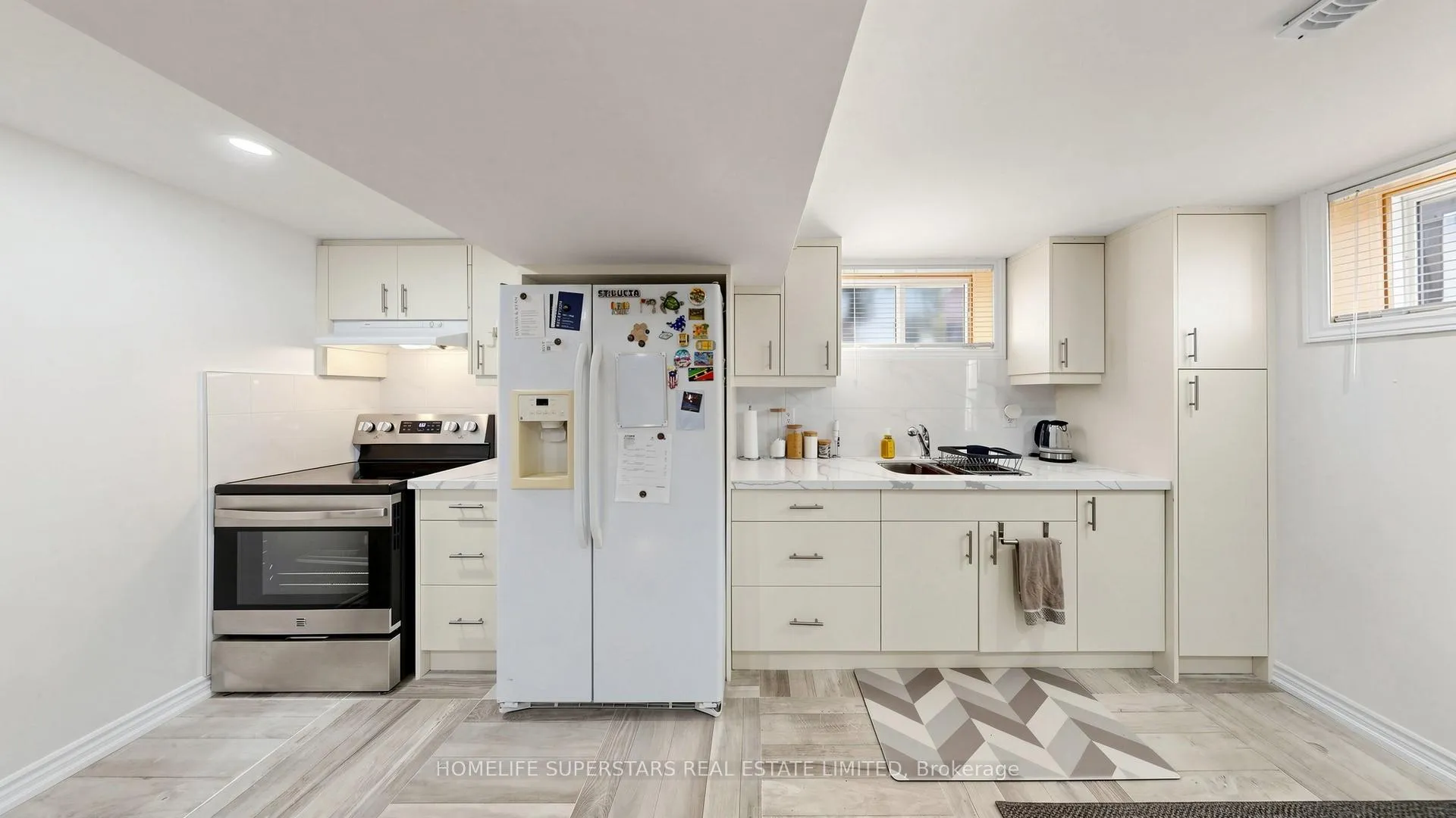 Photo 33 of 34 Mercer Drive, Brampton, Downtown Brampton — HOMEH