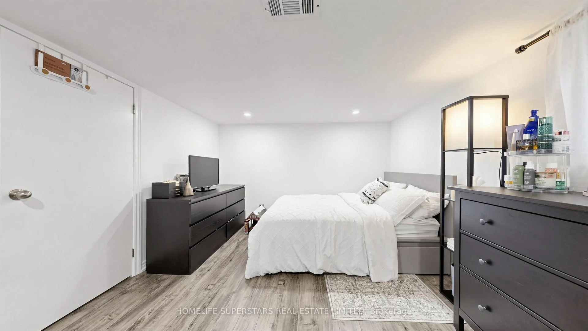Photo 35 of 34 Mercer Drive, Brampton, Downtown Brampton — HOMEH
