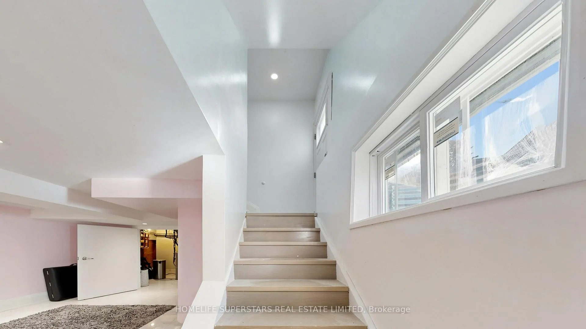 Photo 39 of 34 Mercer Drive, Brampton, Downtown Brampton — HOMEH