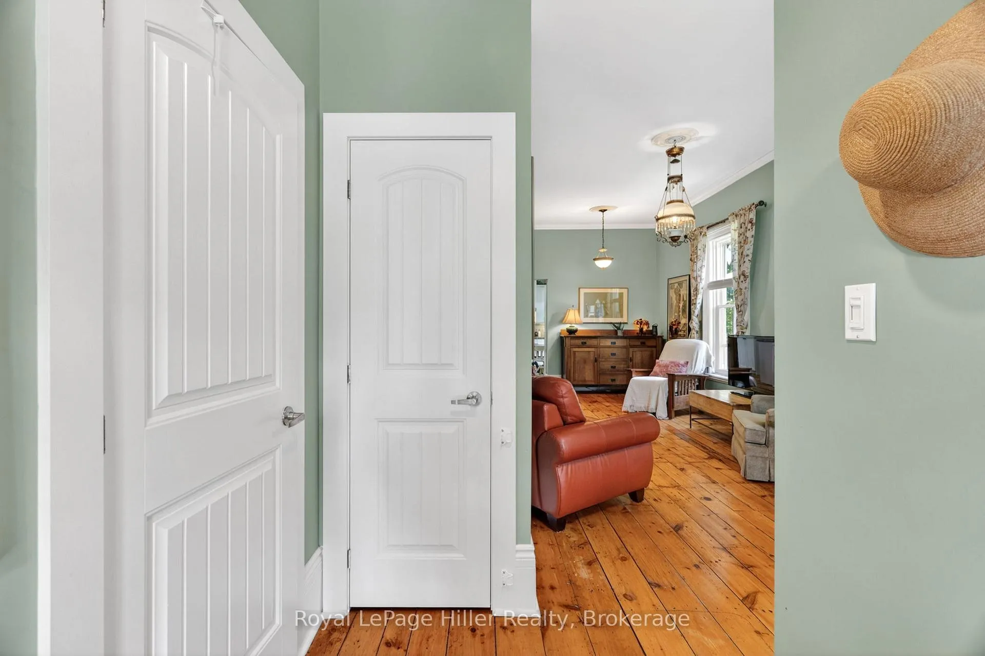 Photo 5 of 34 Bay Street, Stratford — HOMEH