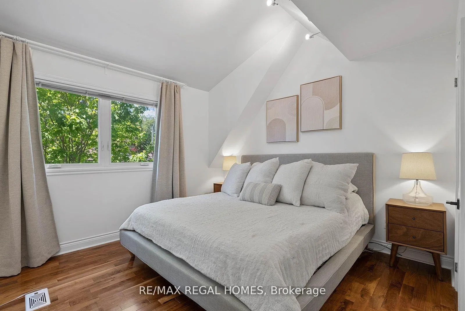 Photo 13 of 459 Ashdale Avenue, Toronto, Greenwood-Coxwell — HOMEH