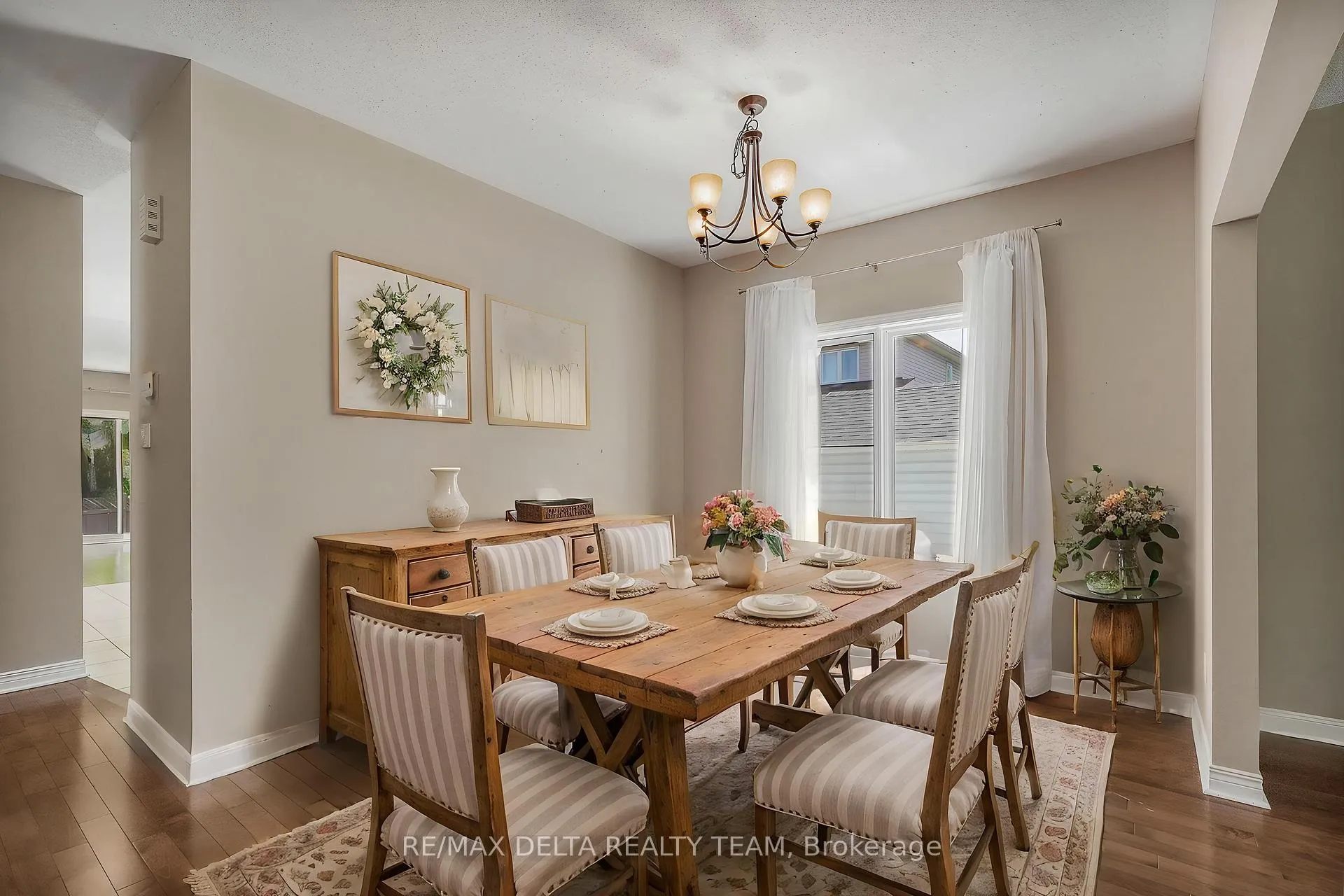 Photo 10 of 979 Como Crescent, Ottawa, Fallingbrook/Pineridge — HOMEH